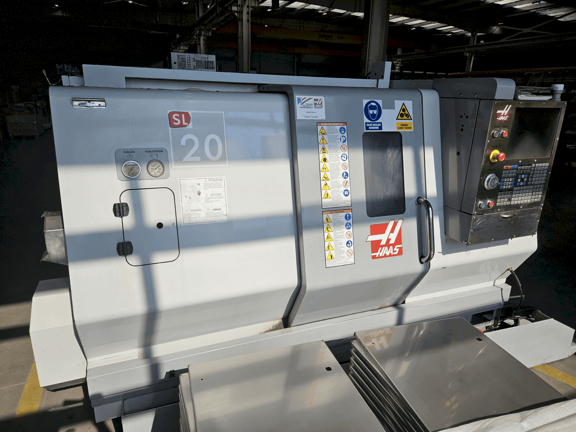 Vista frontale della macchina HAAS SL-20 TBHE