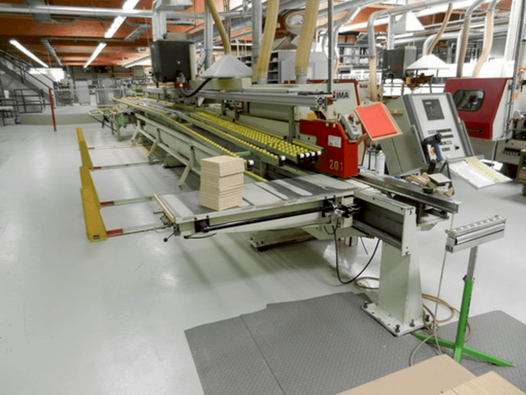 Vista frontale della macchina LIGMATECH ZHR 15/XX/RE