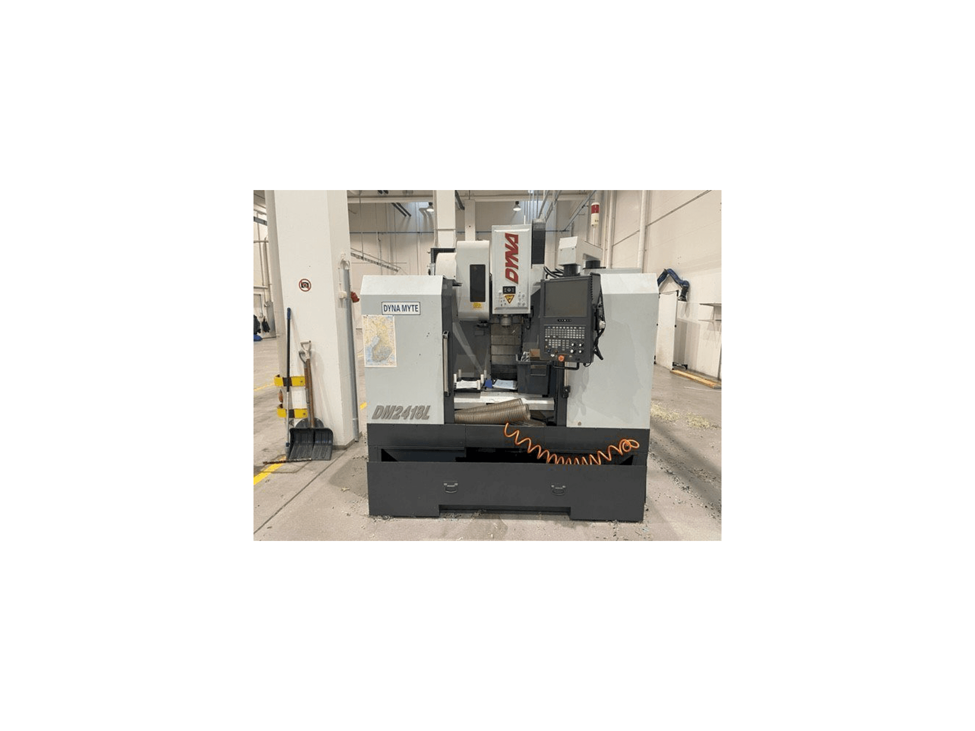 Vista frontale della macchina Dyna Myte DM 2418 L