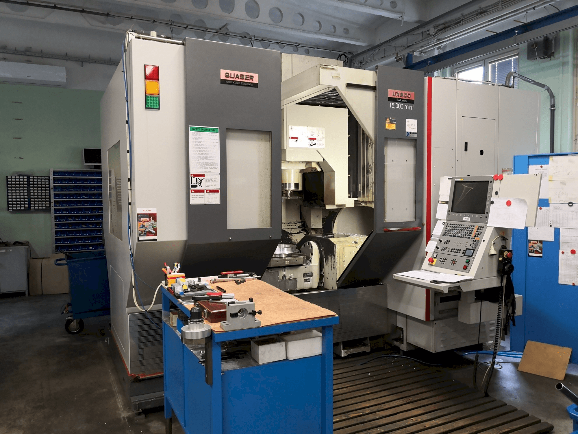 Vista frontale della macchina Quaser UX-600