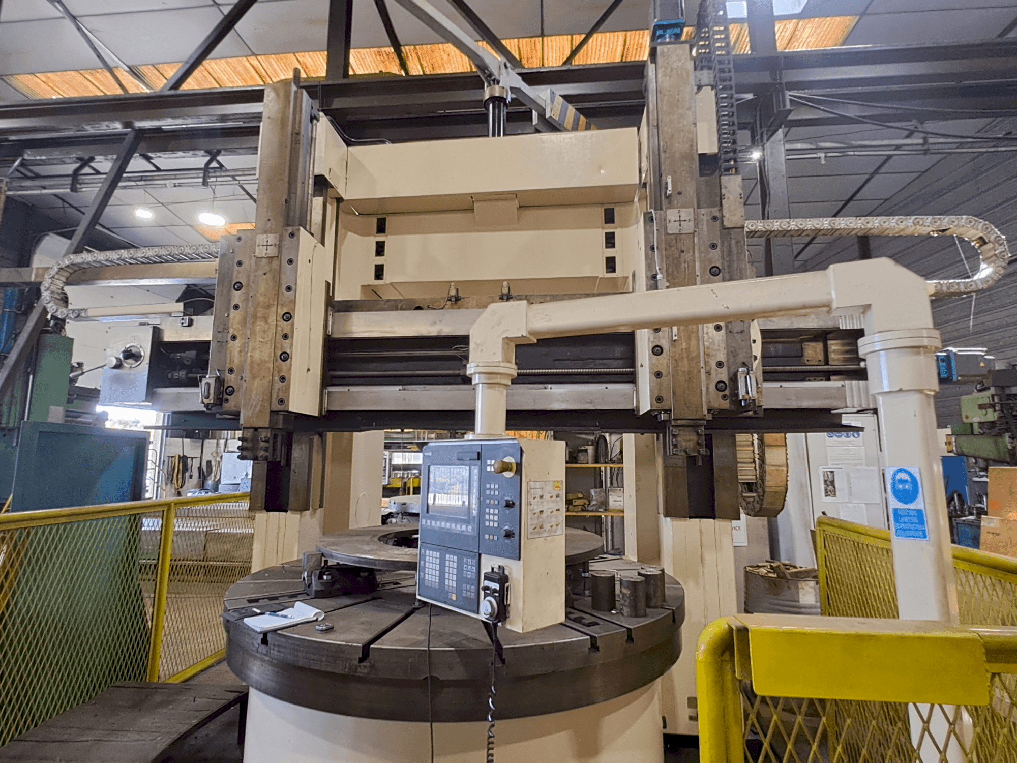 Vista frontale della macchina WUXI C 5225x16/10