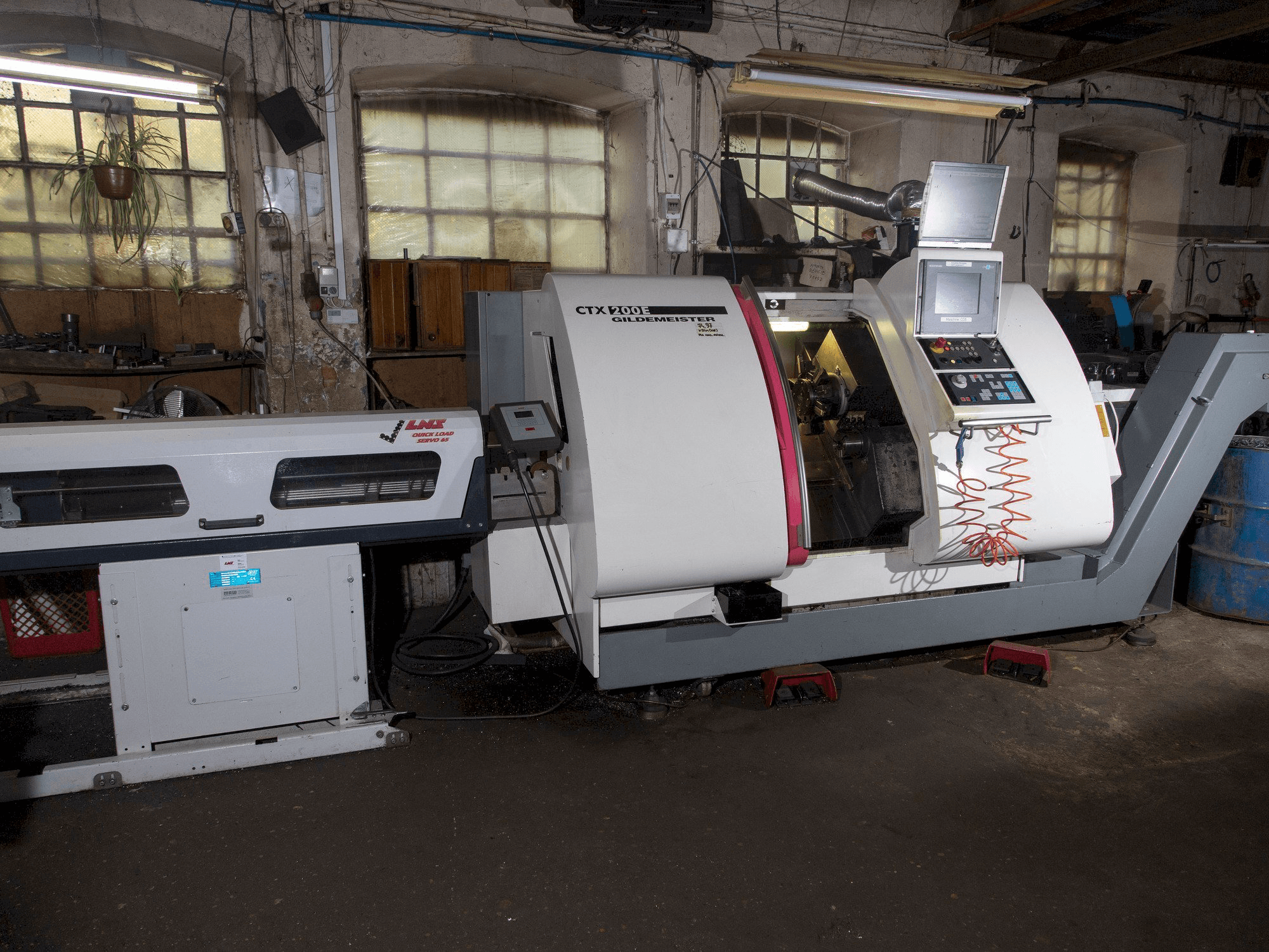 Vista frontale della macchina Gildemeister CTX-200 E