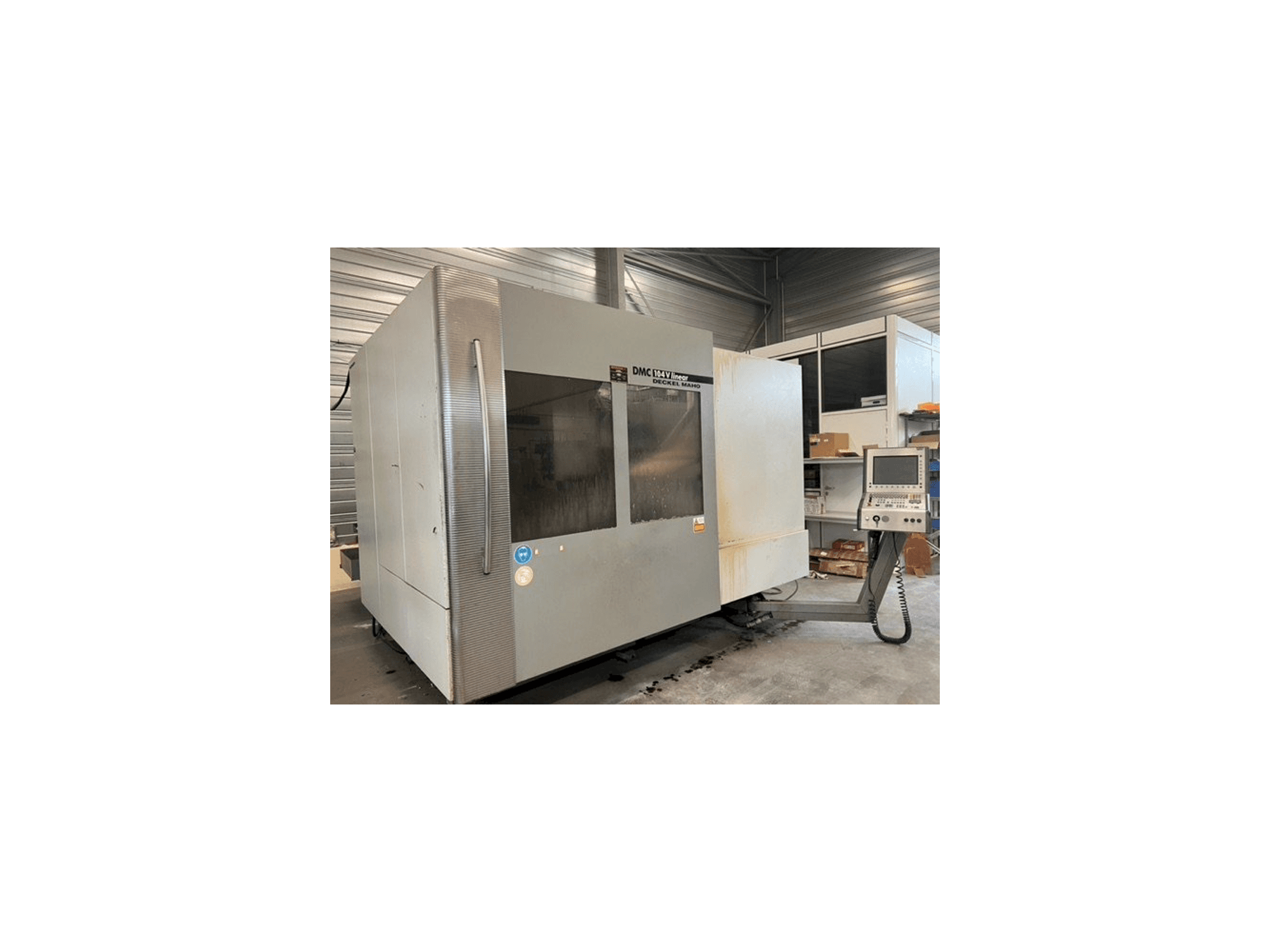 Vista frontale della macchina DMG Deckel Maho 104 V linear