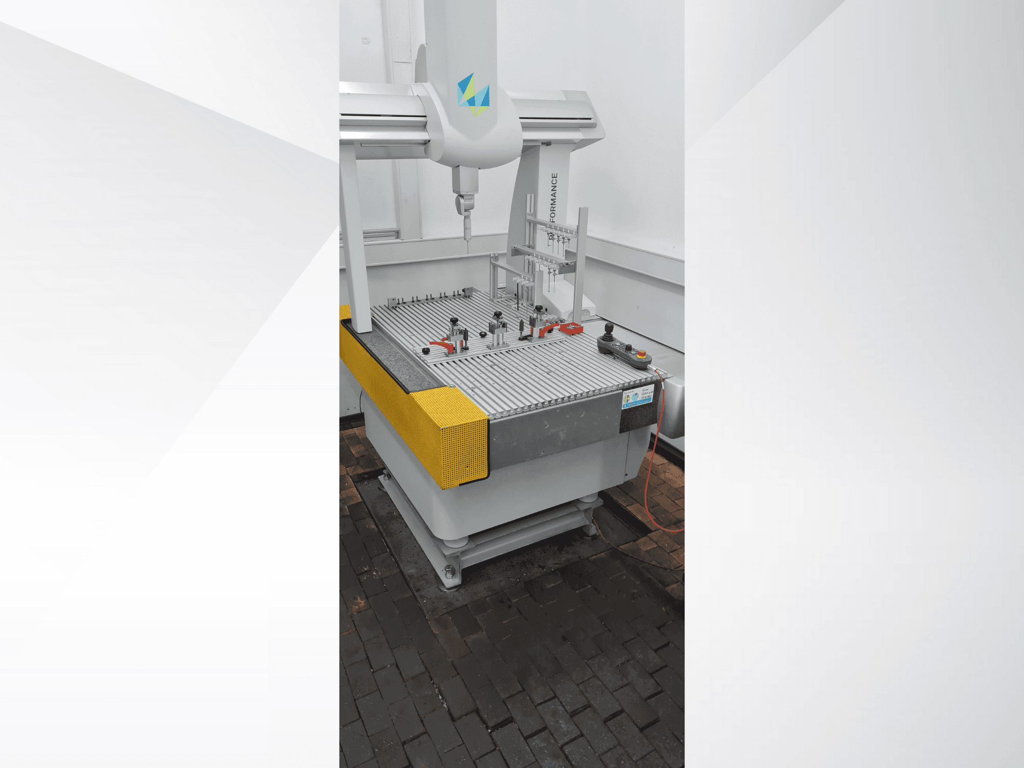 Vista frontale della macchina Hexagon Global 07.07.05