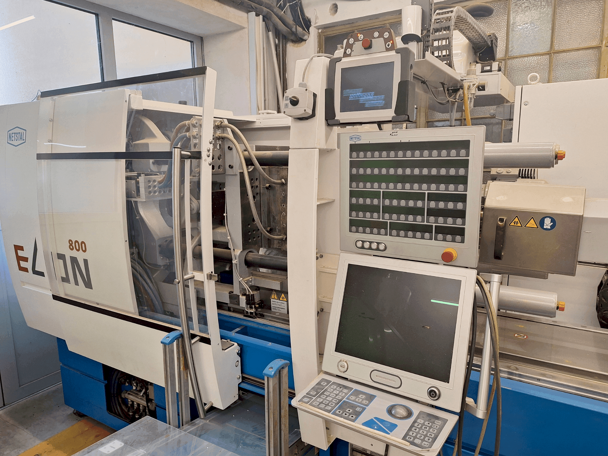 Vista frontale della macchina Netstal Elion 800-270