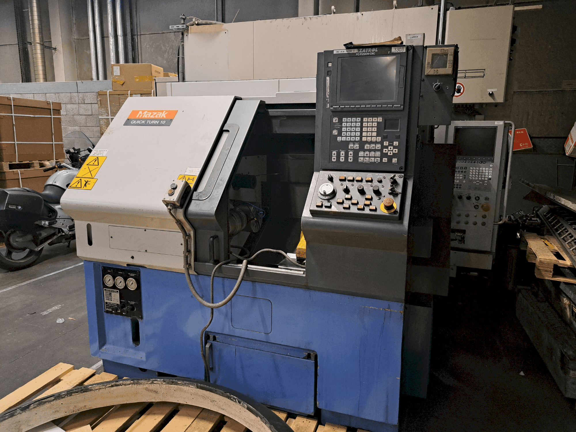 Vista frontale della macchina Mazak QTN-10