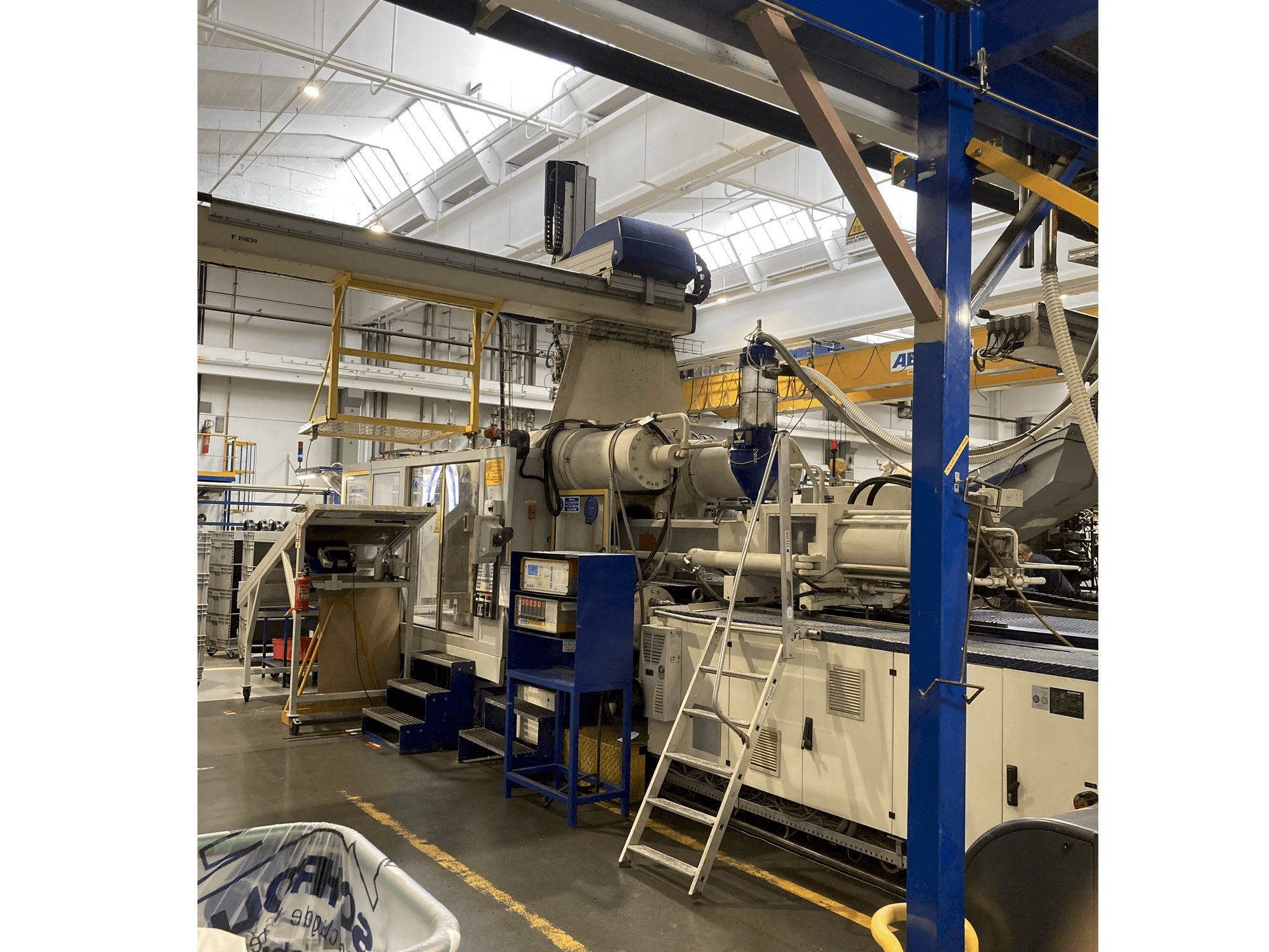 Vista frontale della macchina Krauss Maffei 650 – 2700 C1