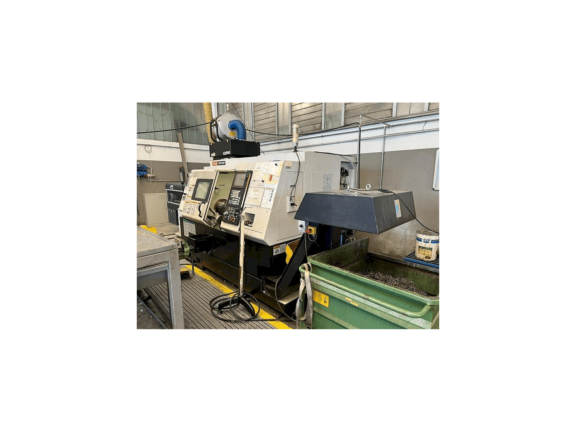 Vista frontale della macchina Mazak QT NEXUS 250MSY