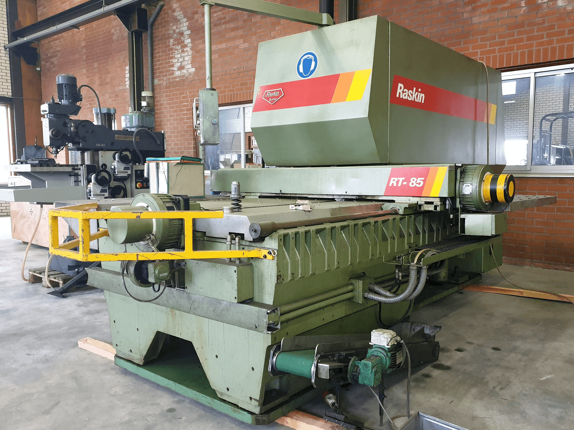 Vista lato destro della macchina Raskin RT-85