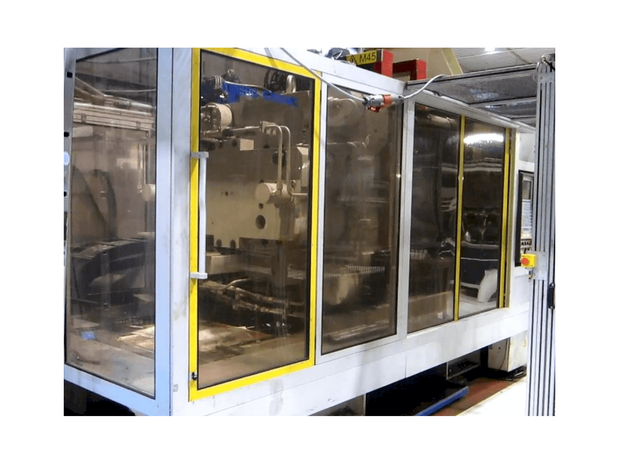 Vista frontale della macchina Krauss Maffei KM 800/5700 MC