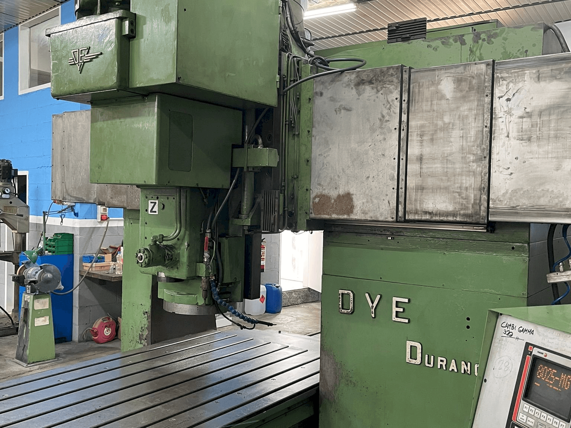 Vista frontale della macchina DYE FBF-C-N/C