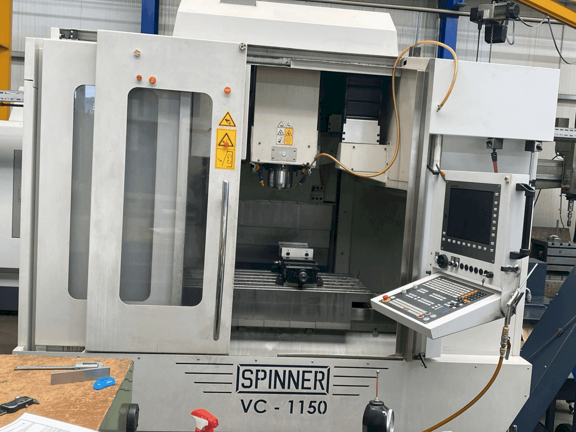 Vista frontale della macchina SPINNER VC 1150