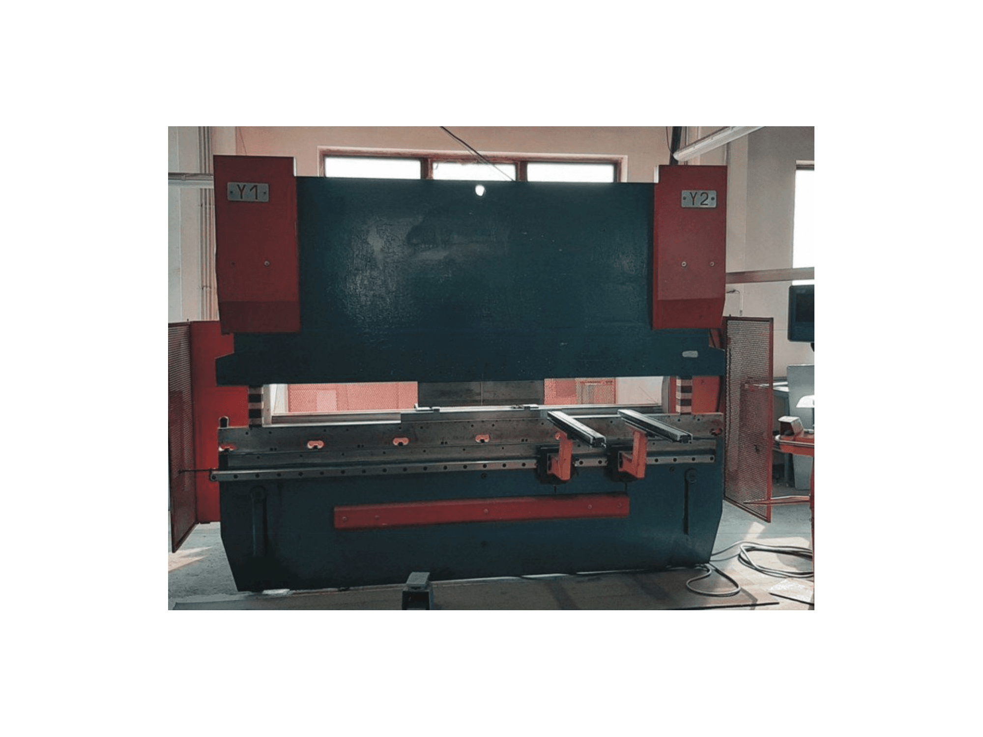 Vista frontale della macchina BEYELER PR6