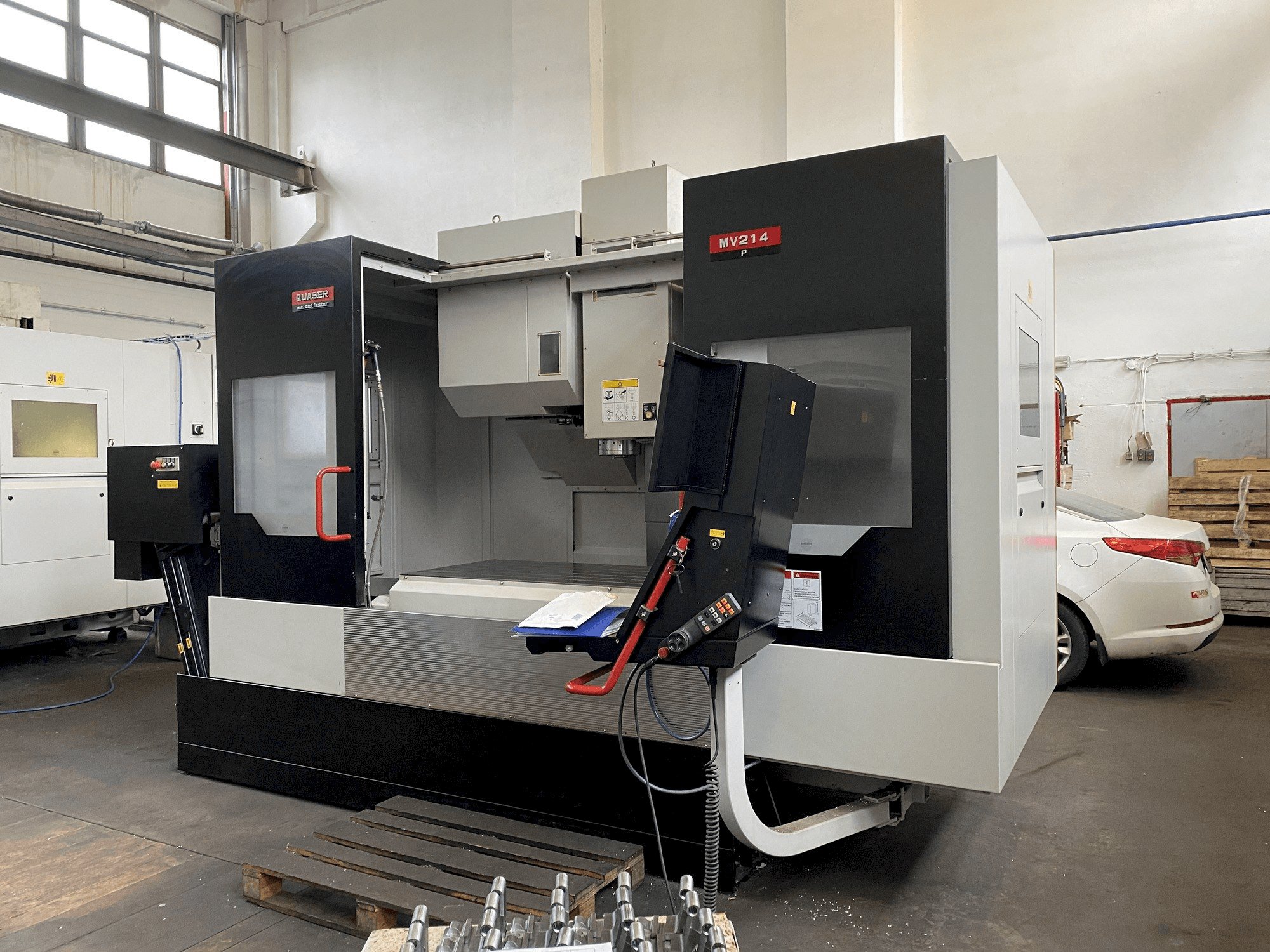 Vista frontale della macchina Quaser MV214P/12B