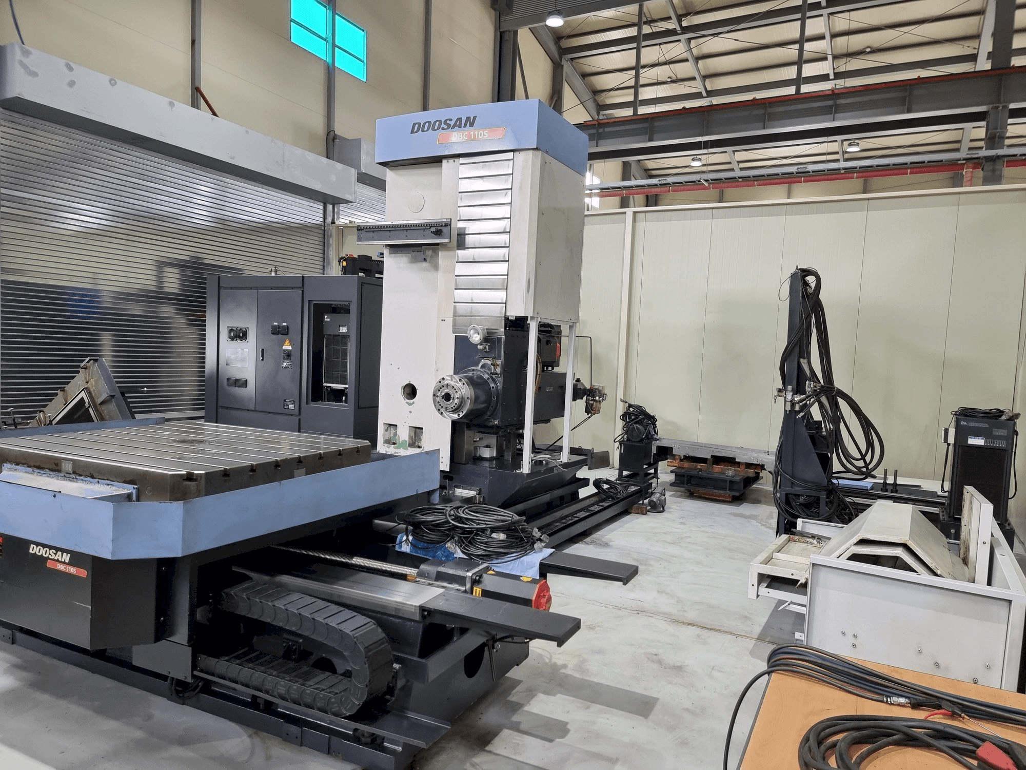 Vista frontale della macchina Doosan DBC 110S
