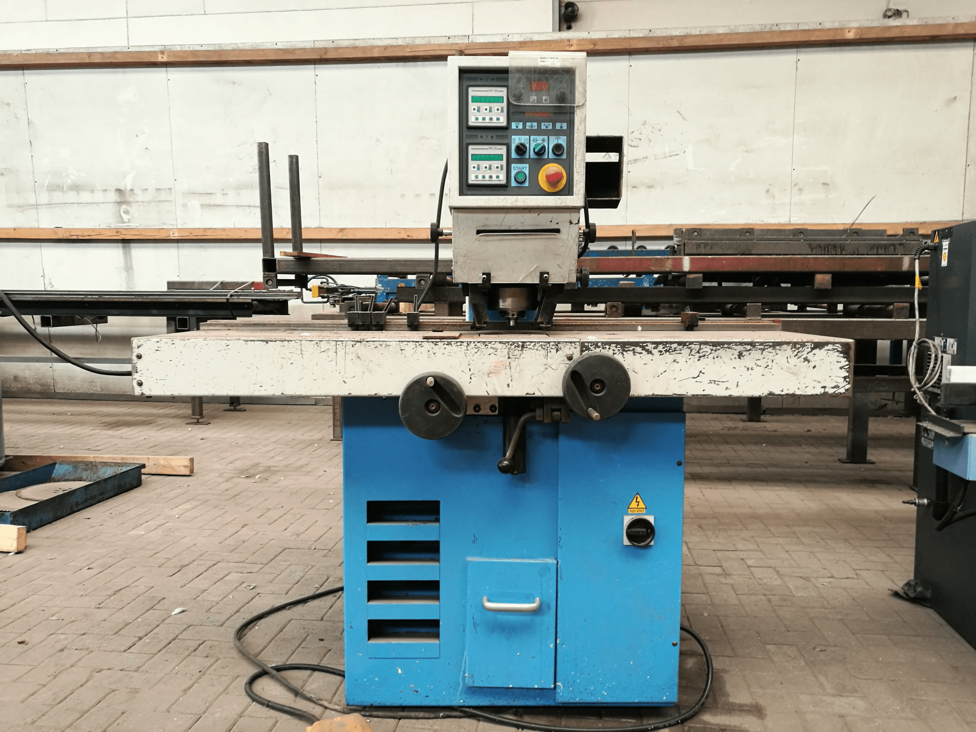 Vista frontale della macchina Euromac XP 750/25