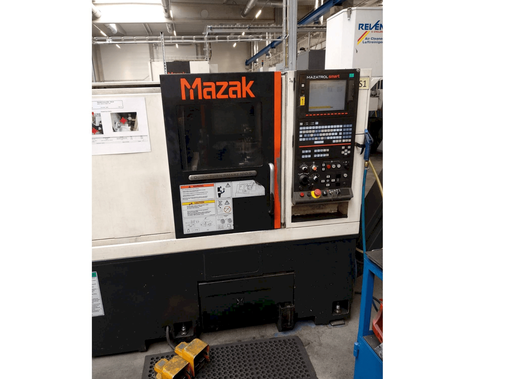Vista frontale della macchina Mazak Quick Turn Smart 100 S