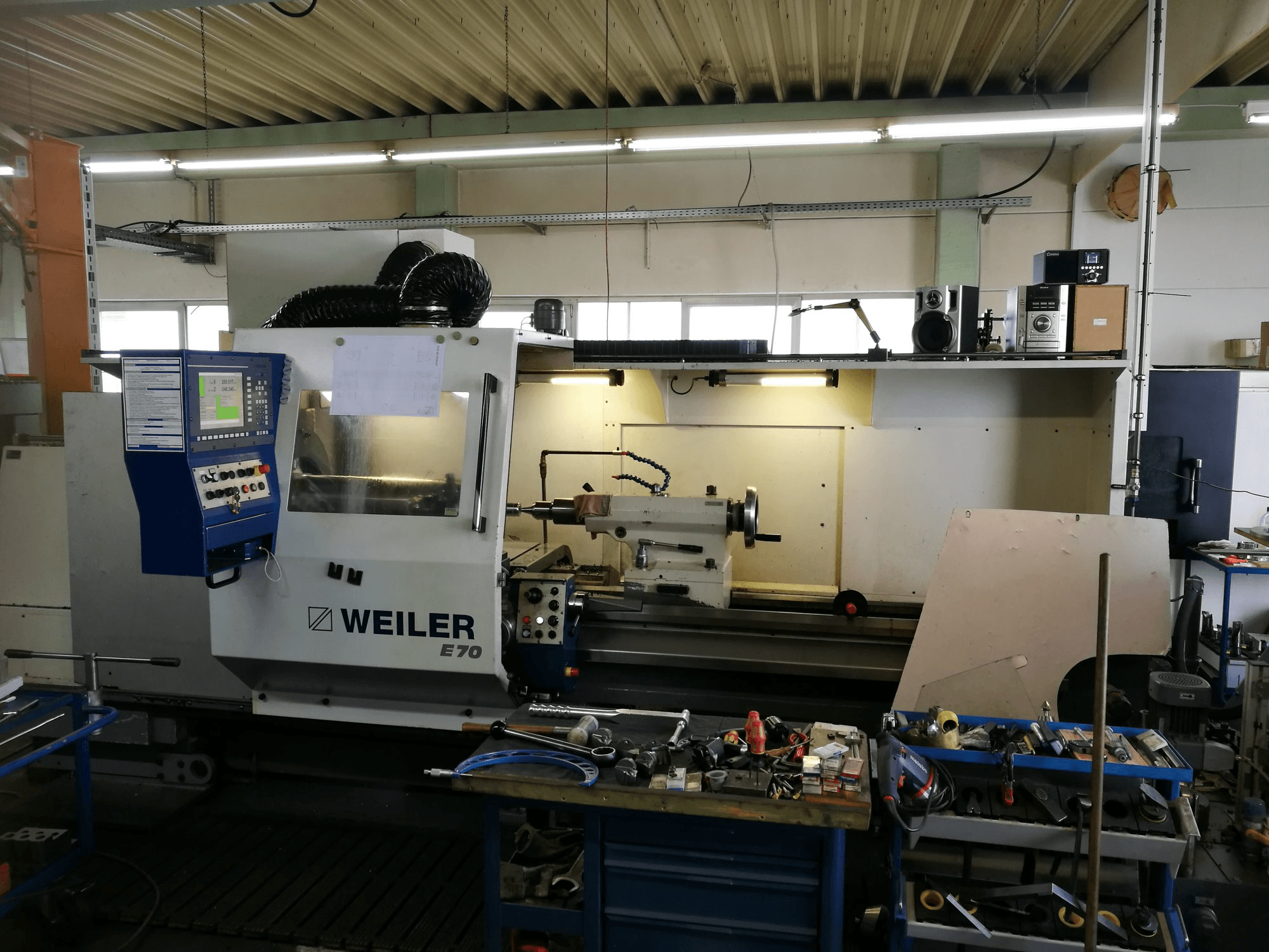 Vista frontale della macchina Weiler E70/3000