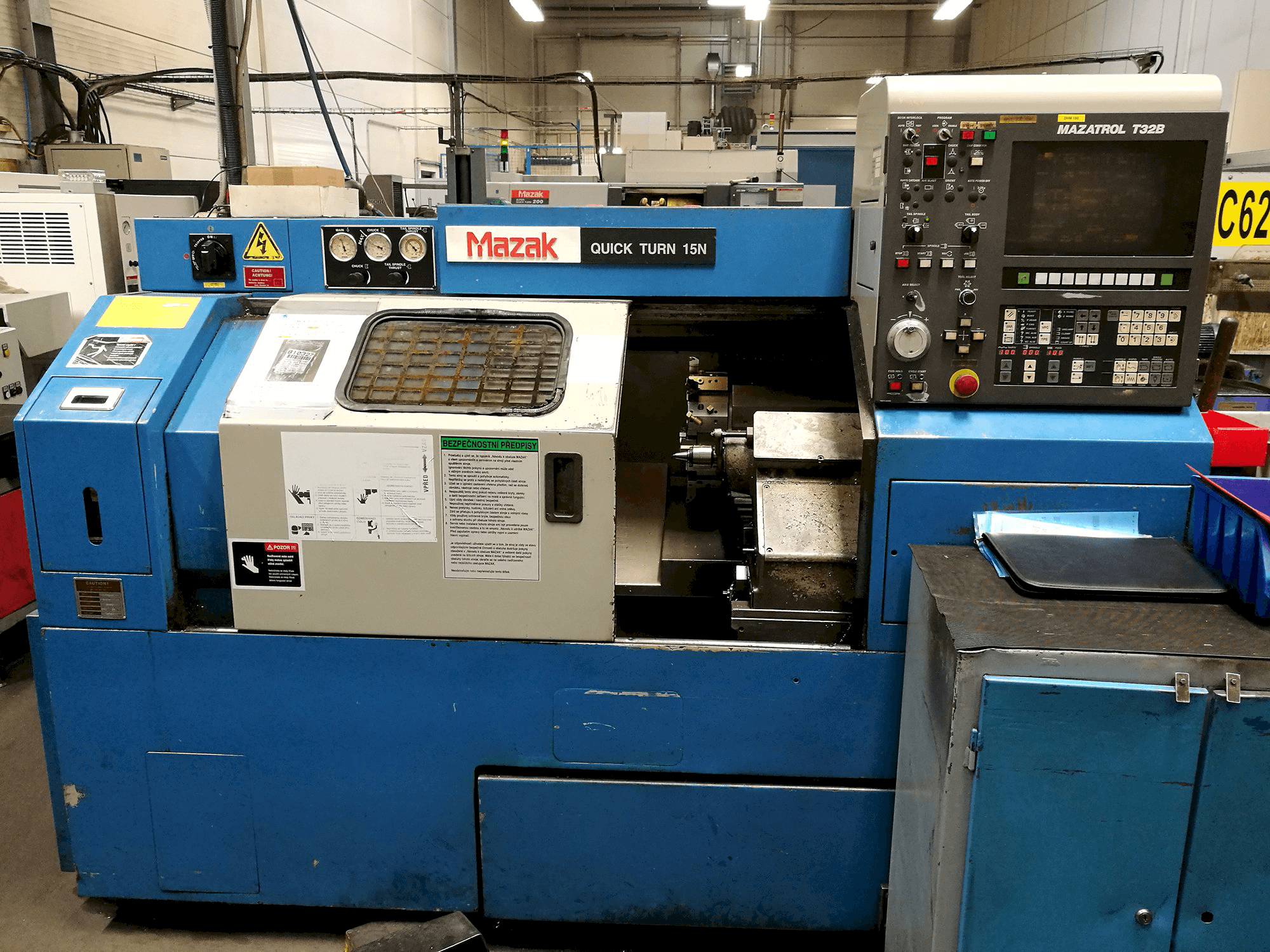 Vista frontale della macchina Mazak QT/15N