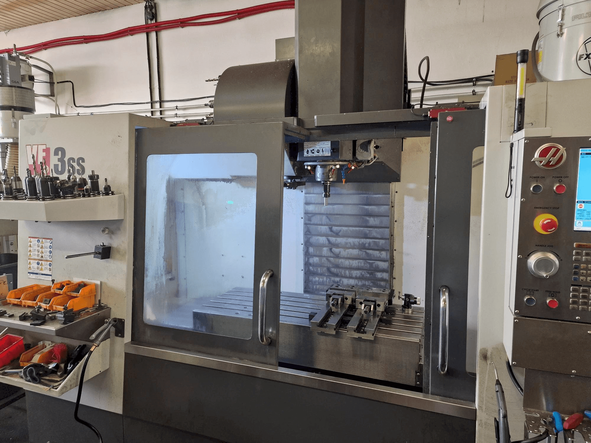 Vista frontale della macchina HAAS VF-3SS