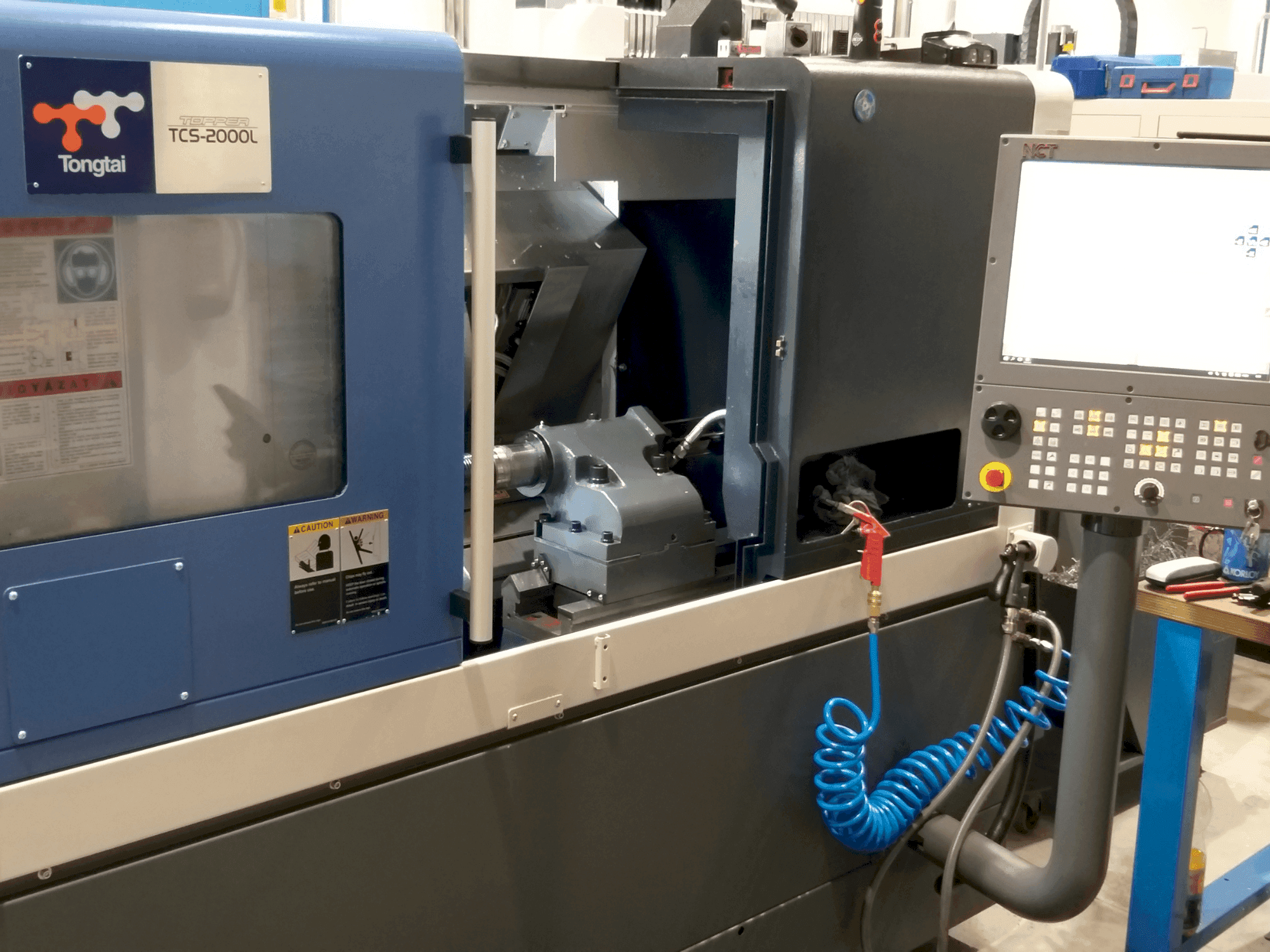 Vista frontale della macchina Tongtai TCS2000LDT