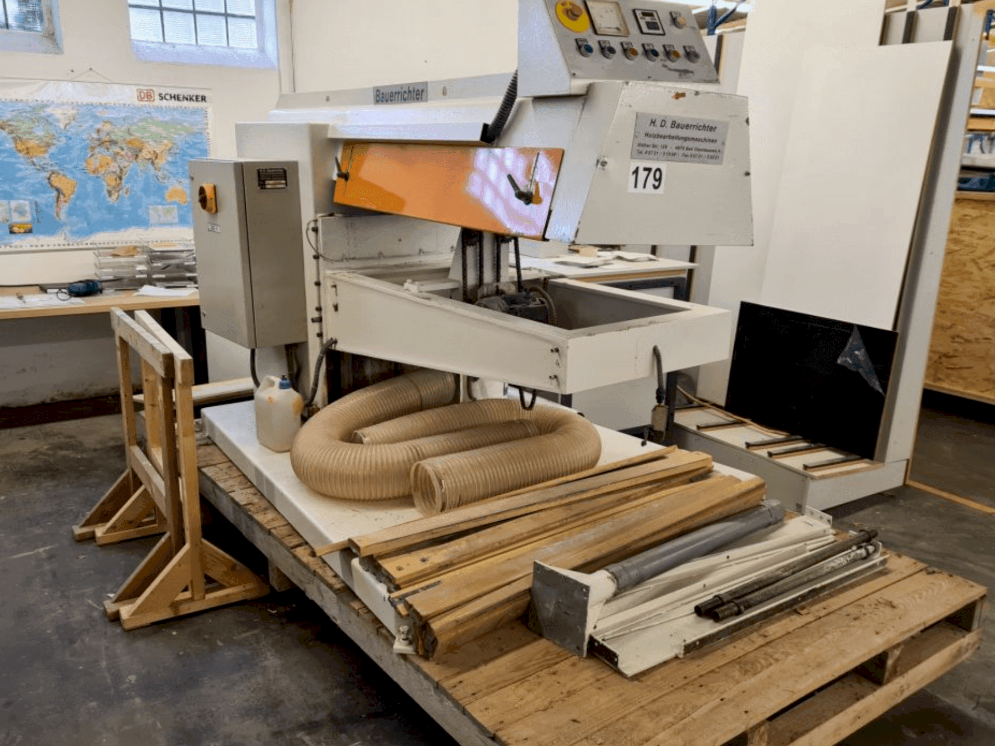 Vista frontale della macchina BAUERRICHTER SL1 1350X3500