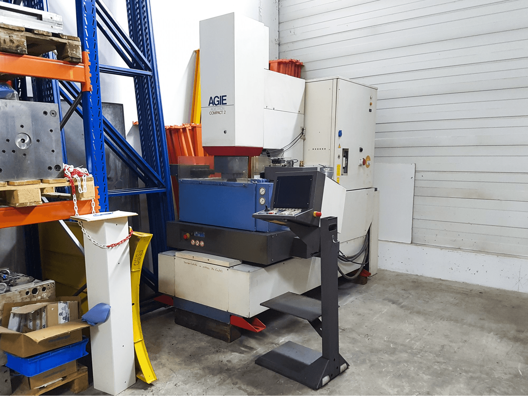 Vista lato destro della macchina AGIE AGIETRON Compact 2