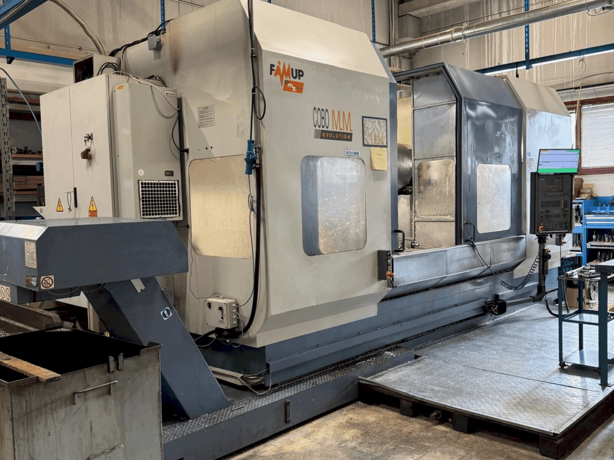 Vista frontale della macchina FAMUP COBO MM 3000