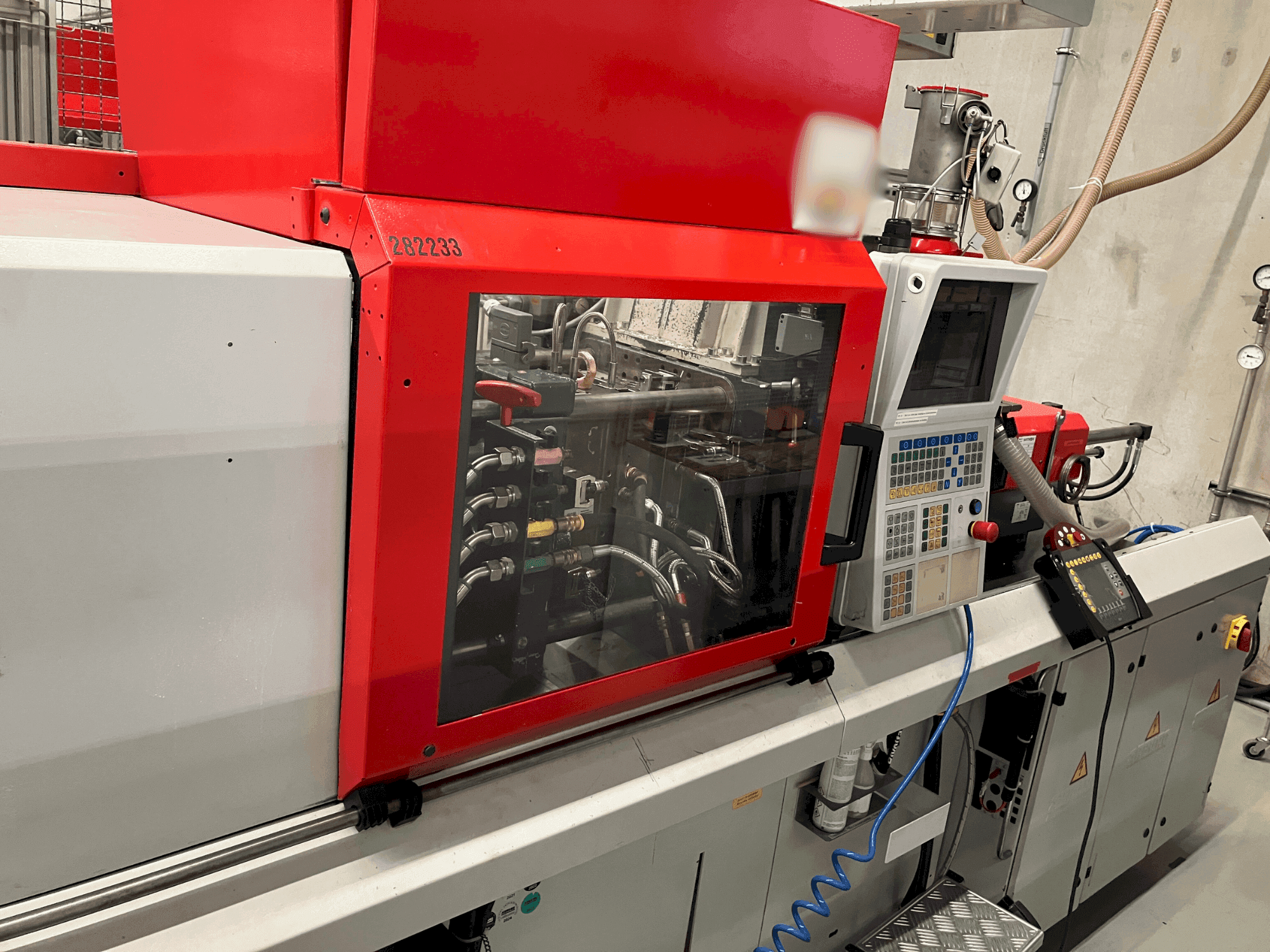 Vista frontale della macchina Arburg Allrounder 320 S 500-150