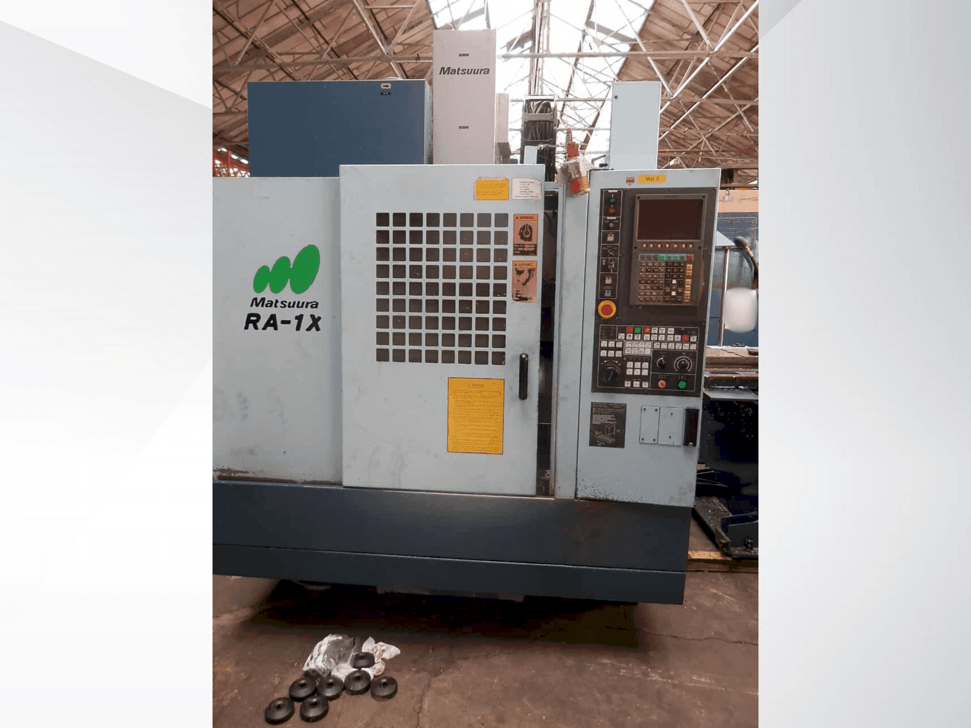 Vista frontale della macchina Matsuura RA-1X Twin Pallet