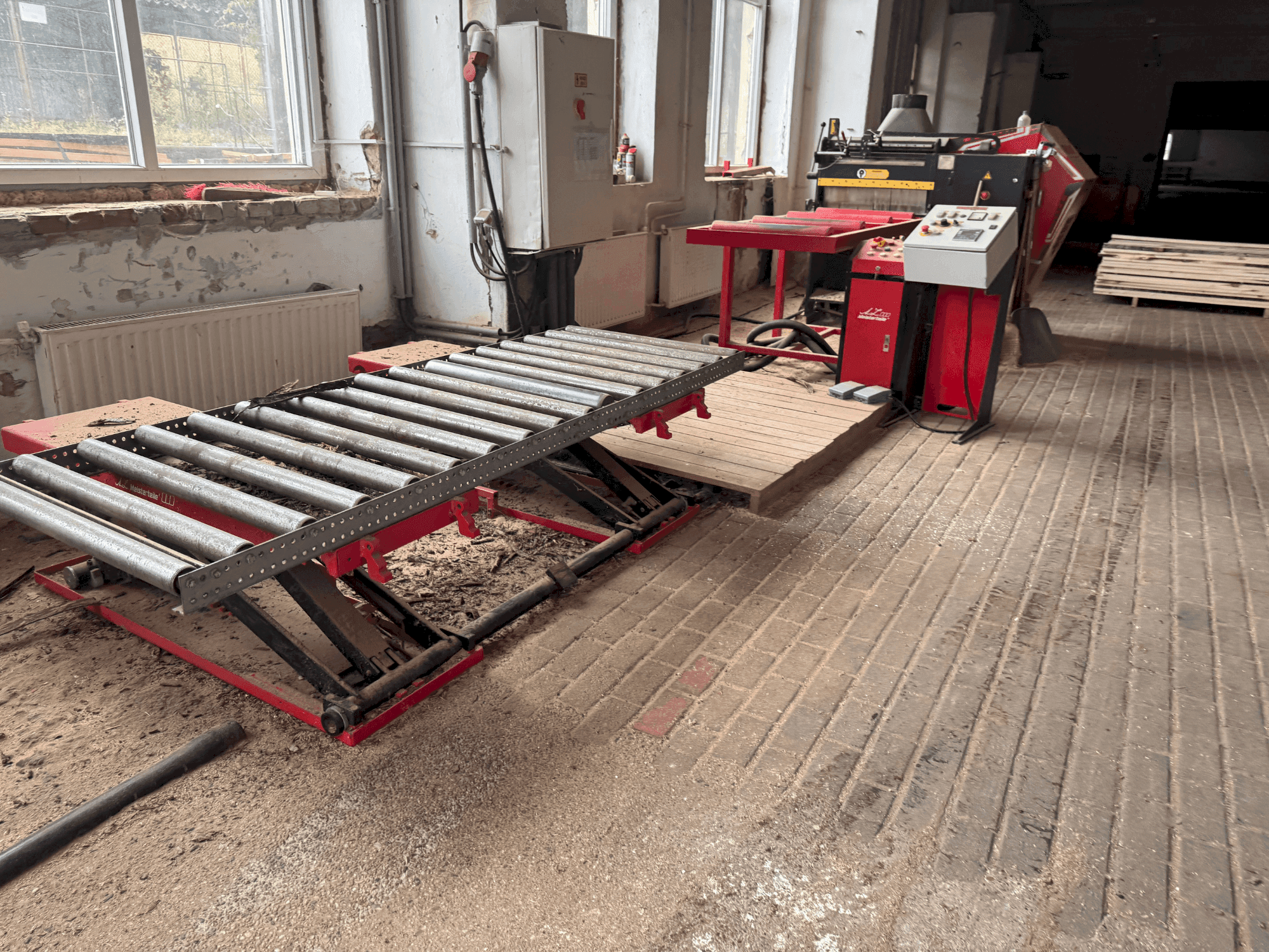 Vista frontale della macchina WRAVOR Multirip 750 20-100