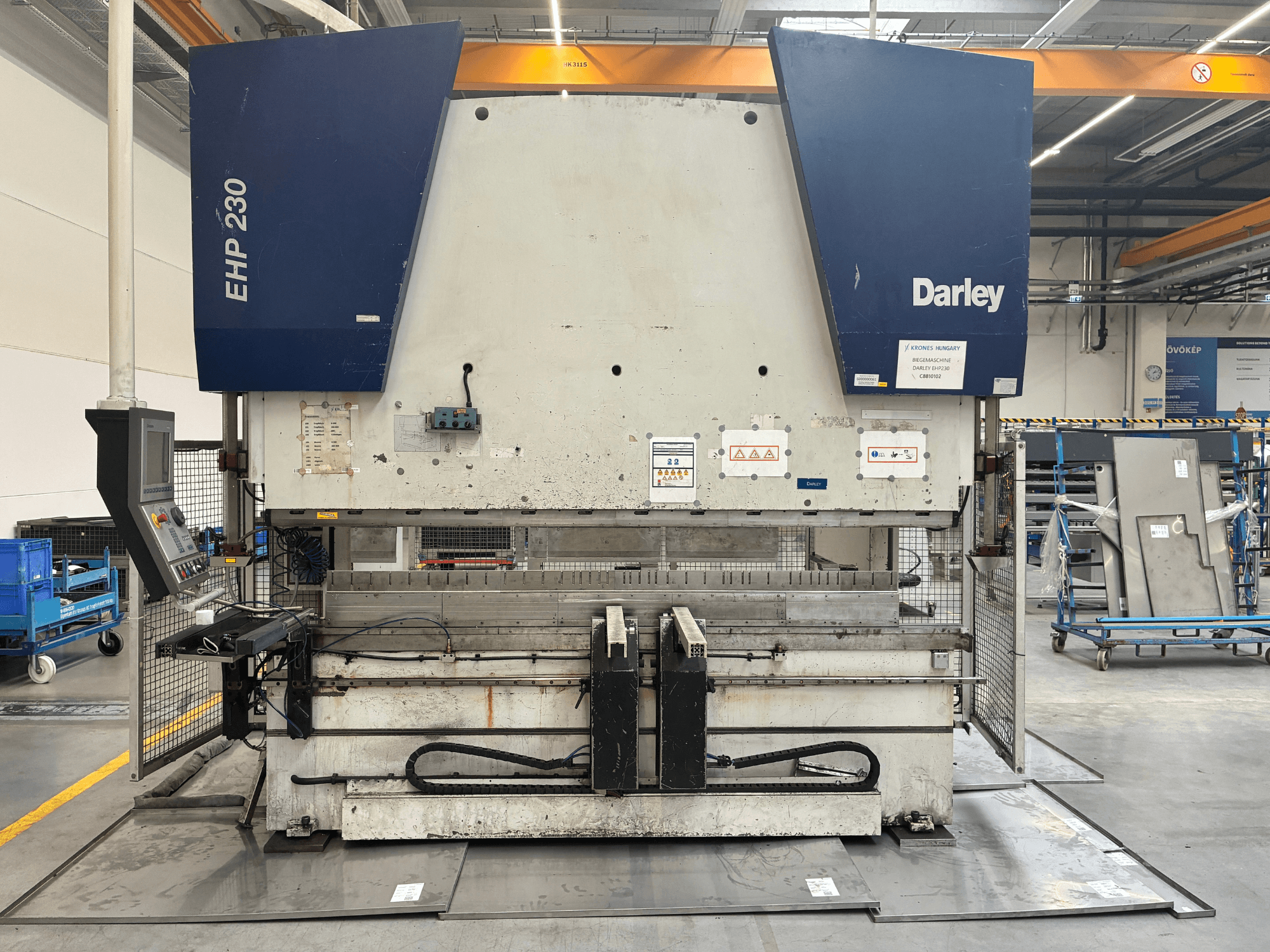 Pressa idraulica Darley EHP-LS 230.31/25 in vista frontale, con pannello di controllo ed etichette di sicurezza.