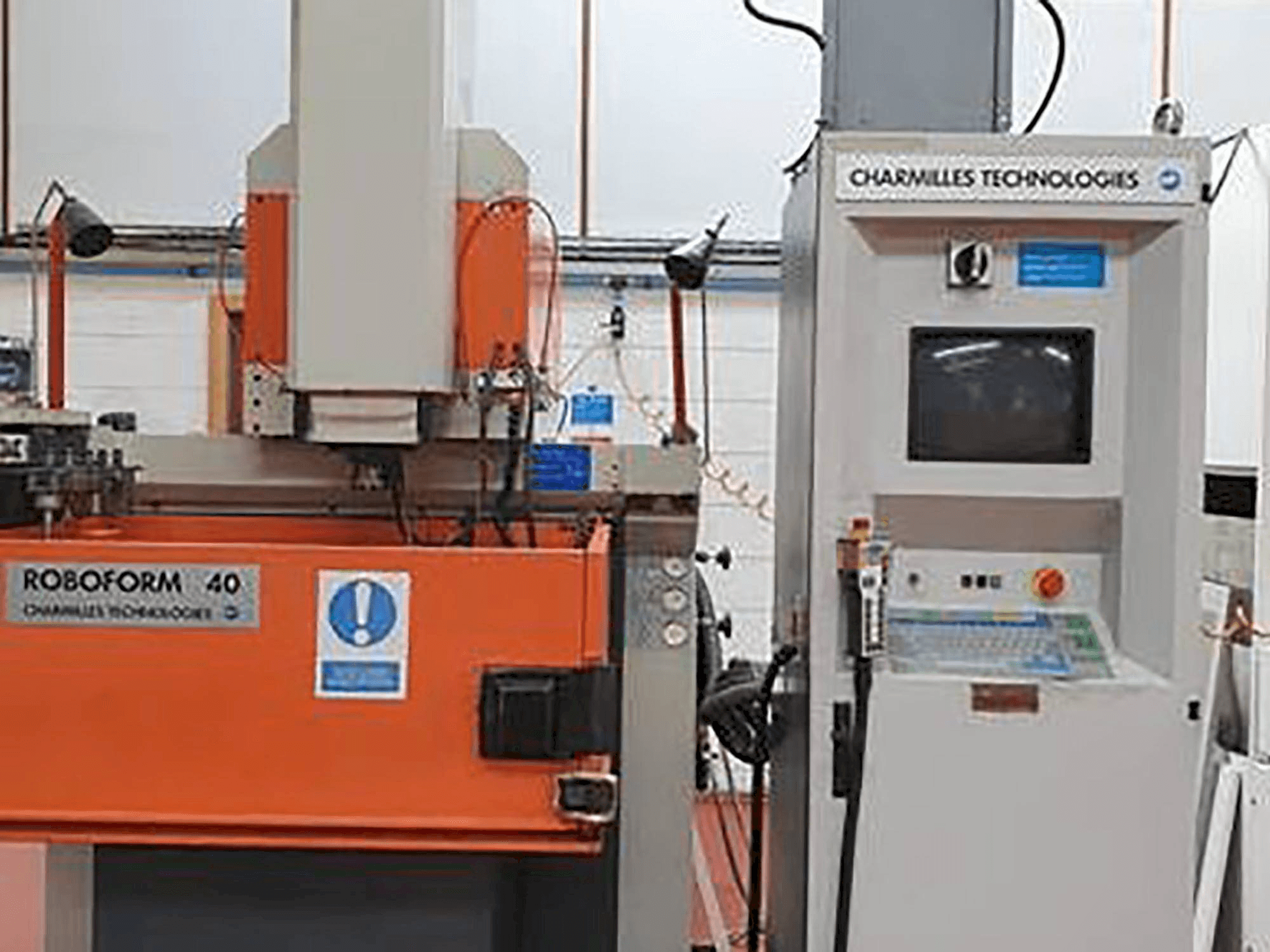 Vista frontale della macchina CHARMILLES Roboform 40