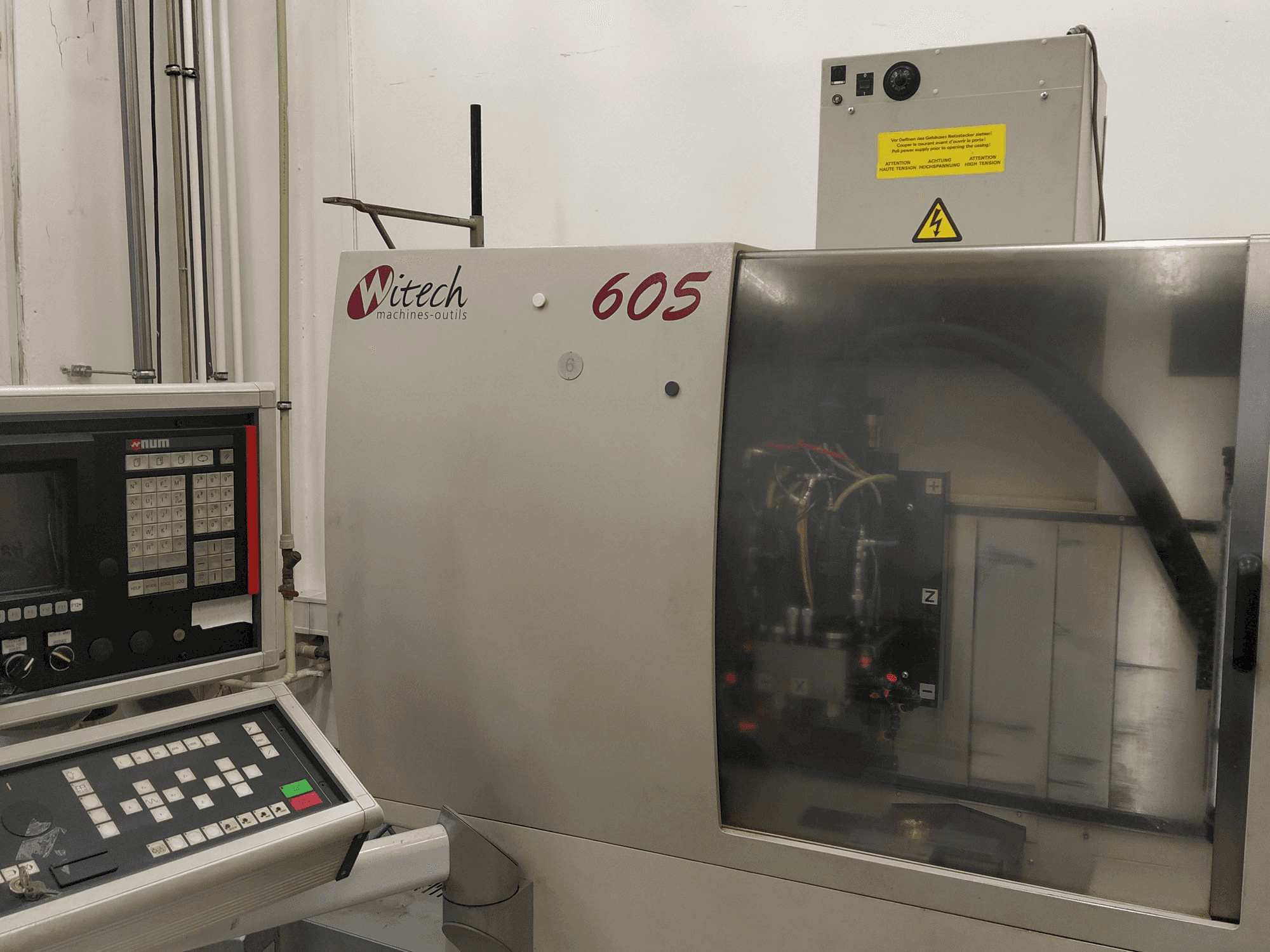 Vista frontale della macchina Witech 605