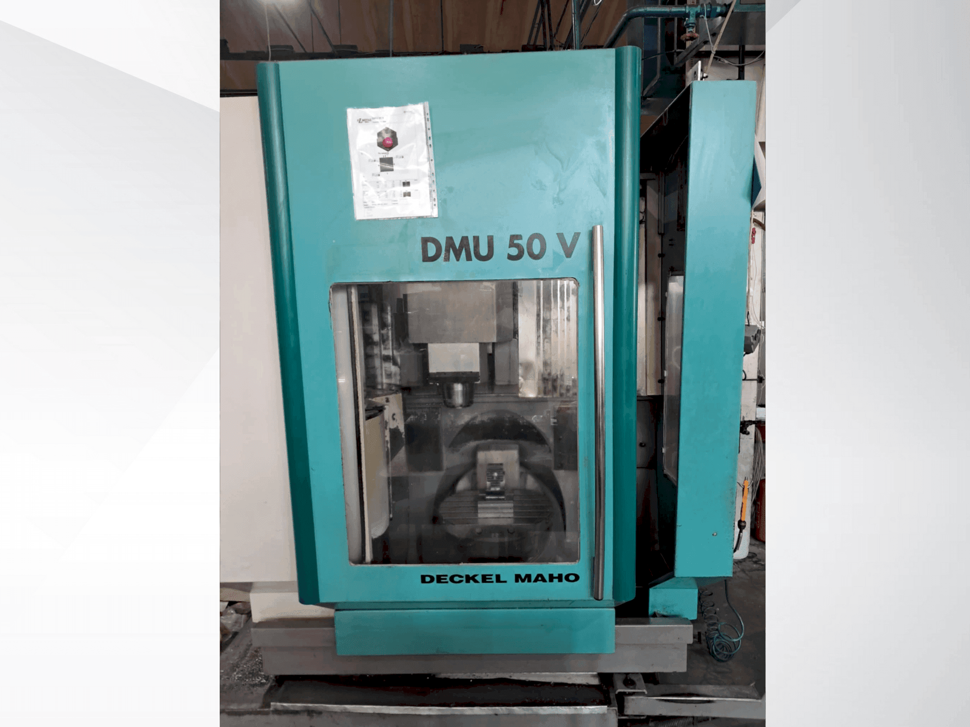 Vista frontale della macchina DECKEL MAHO DMU 50V