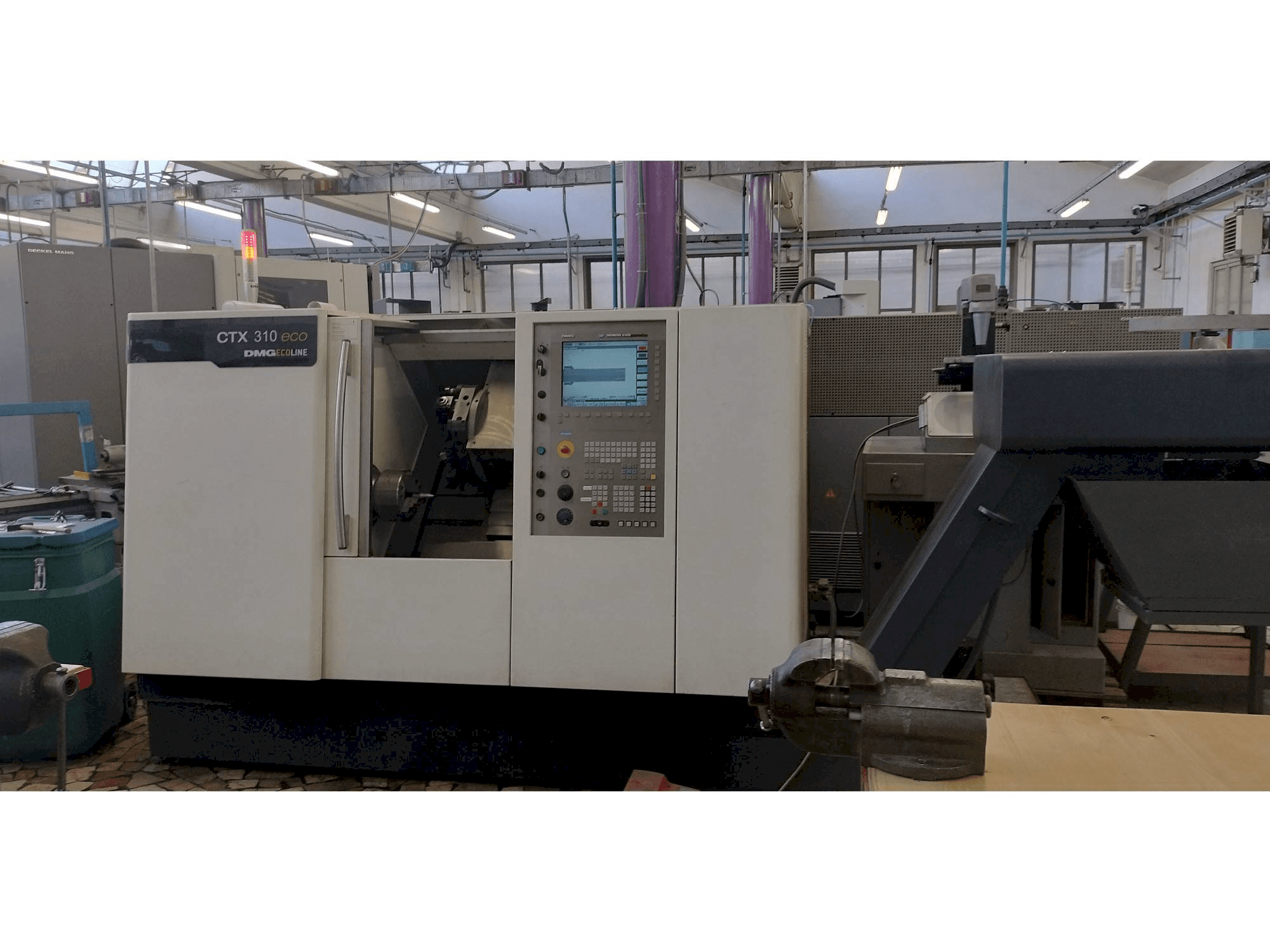 Vista frontale della macchina DMG CTX 310 ecoline
