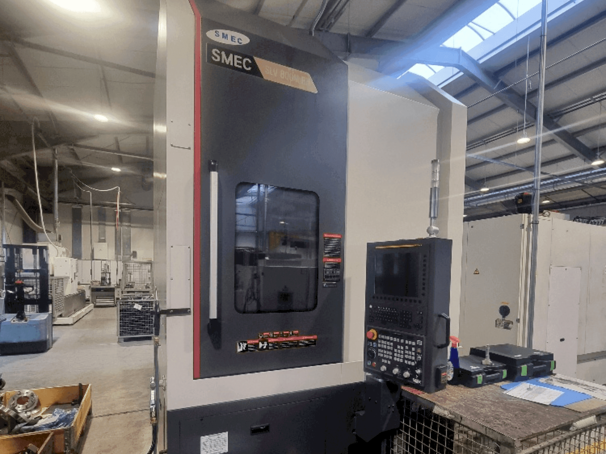 Vista frontale della macchina SMEC SLV800MR