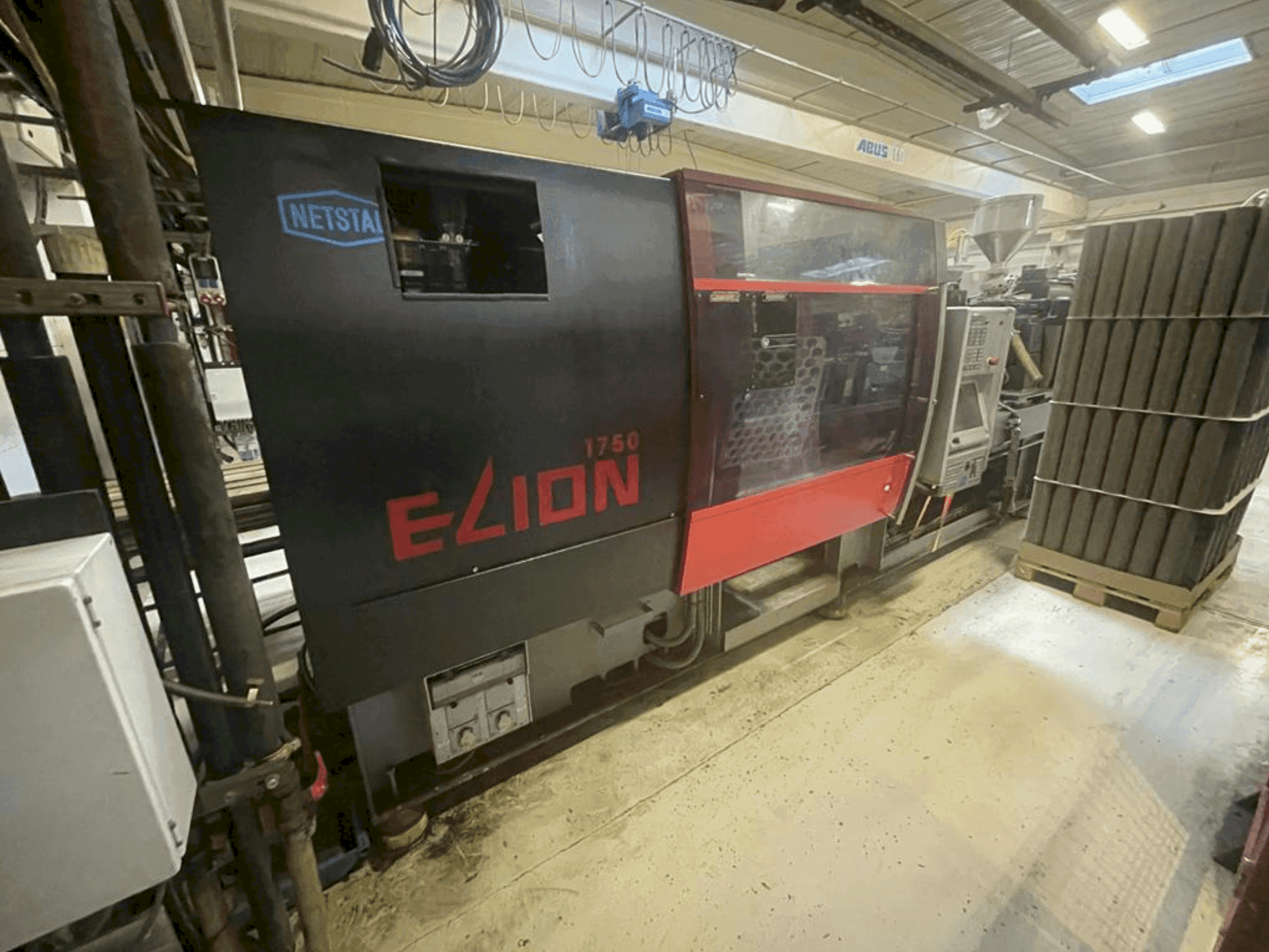 Vista frontale della macchina Netstal Elion 1750-840