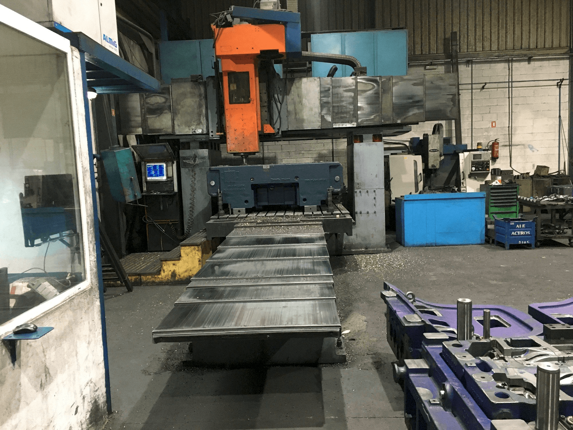 Vista frontale della macchina DYE FPF-2C-NC