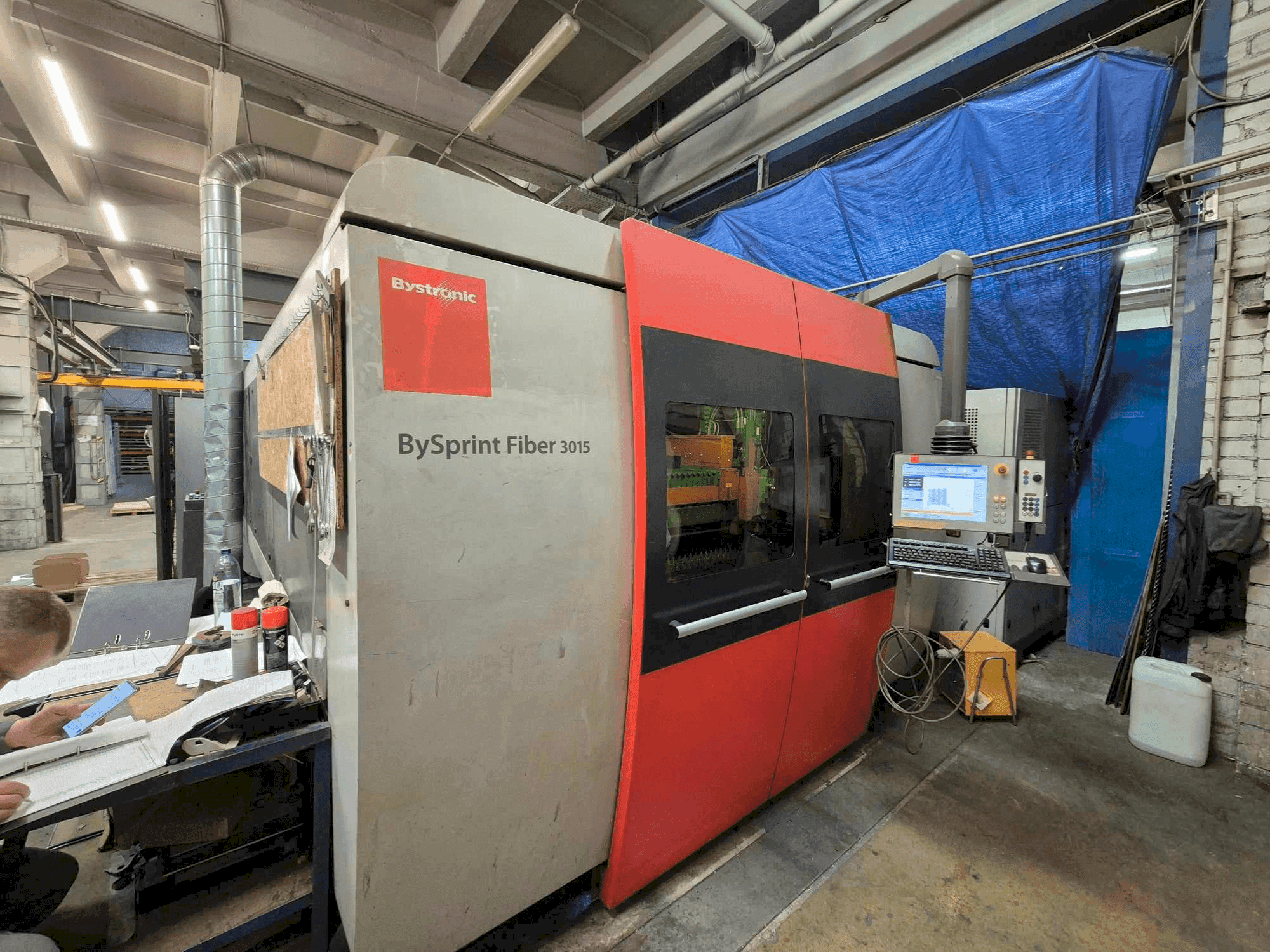 Vista frontale della macchina Bystronic Bysprint Fiber 3015 3kW