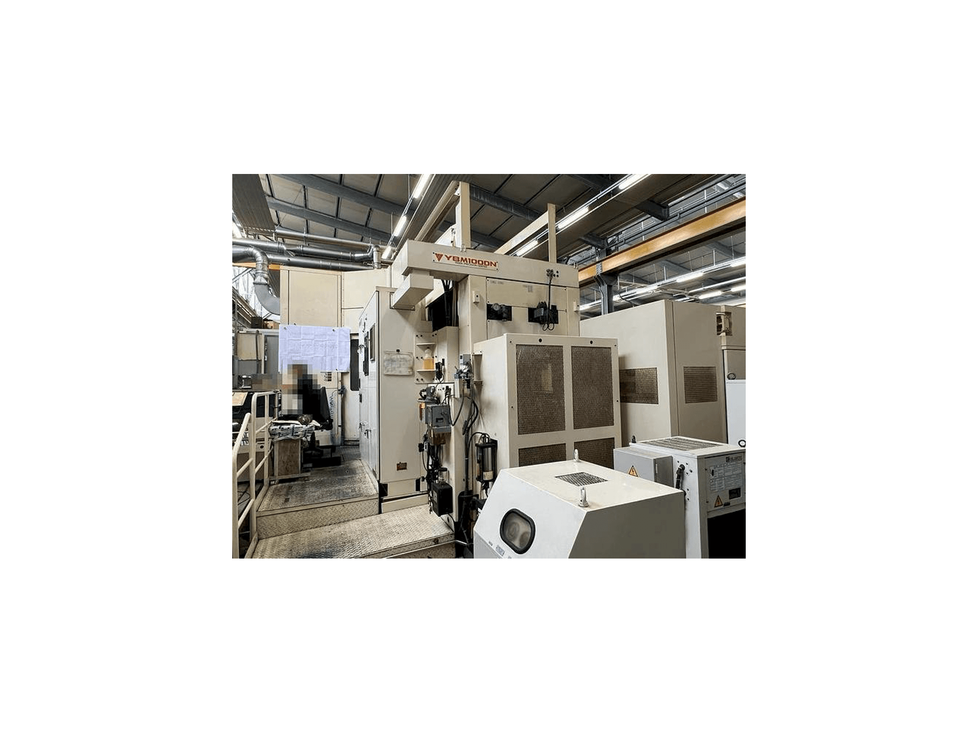 Vista frontale della macchina YASDA YBM 1000N