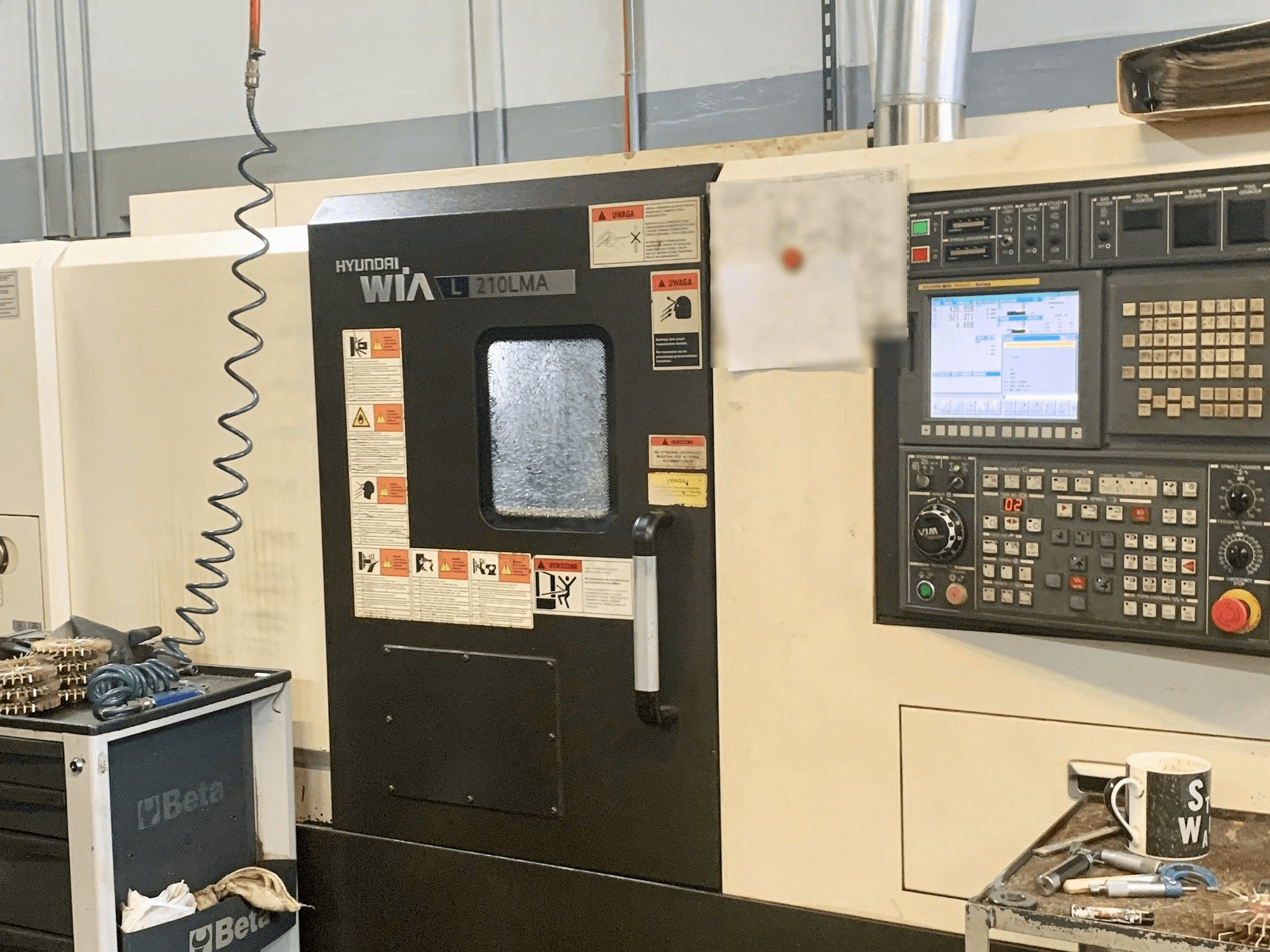 Vista frontale della macchina Hyundai Wia L210LMA