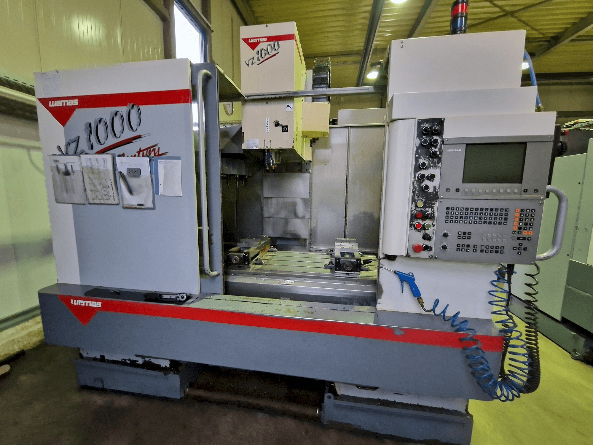 Vista frontale della macchina WEMAS VZ 1000