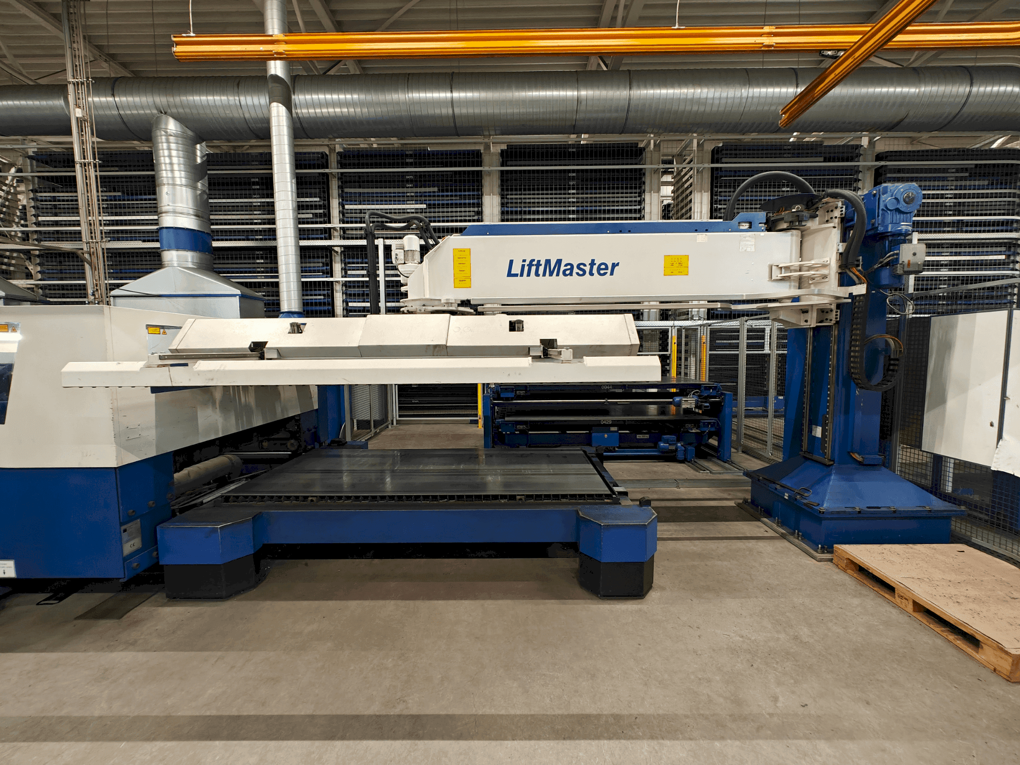 Vista frontale della macchina TRUMPF Trumatic L3050