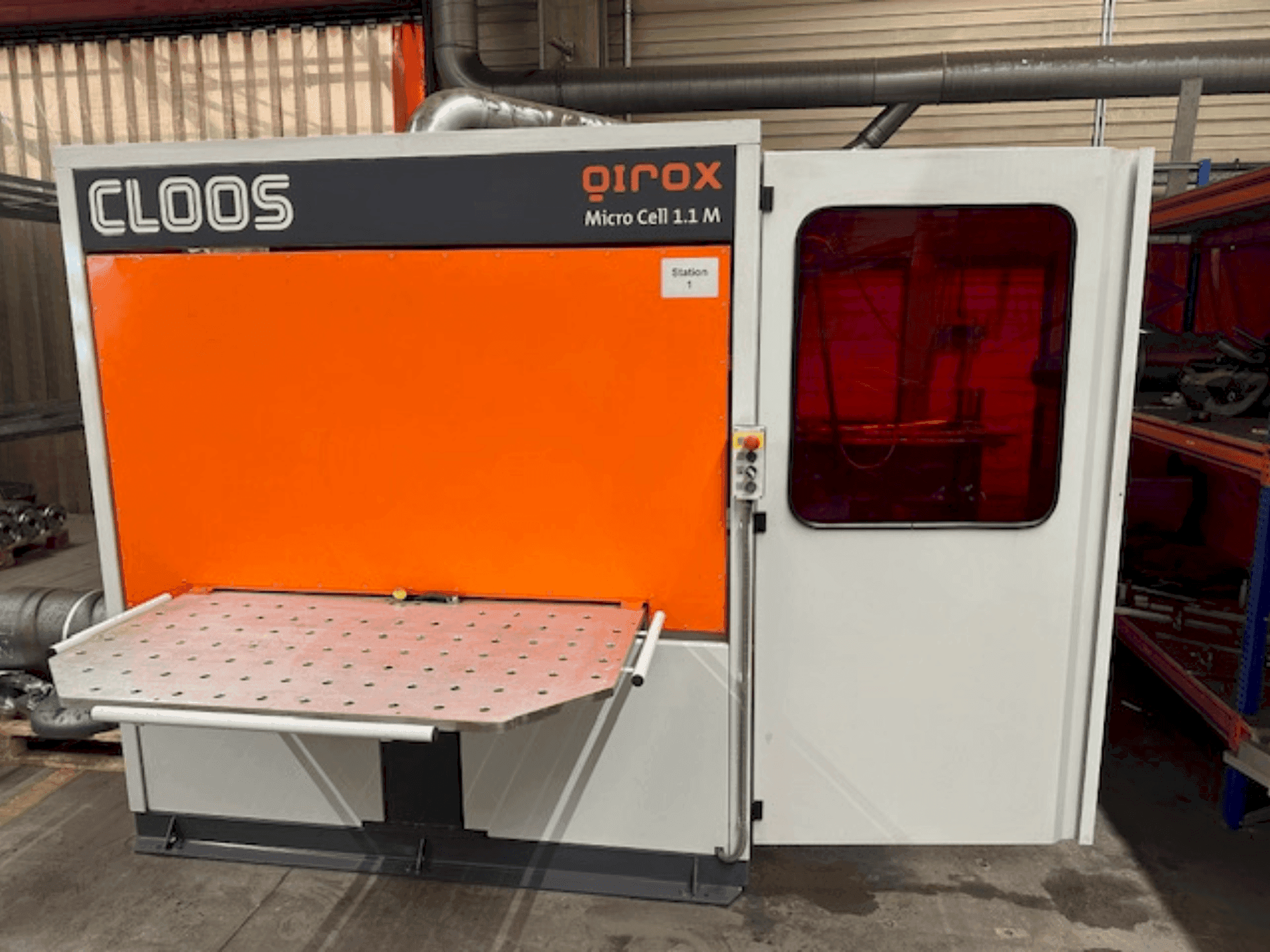 Vista frontale della macchina CLOOS Qirox Micro Cell 1.1 M