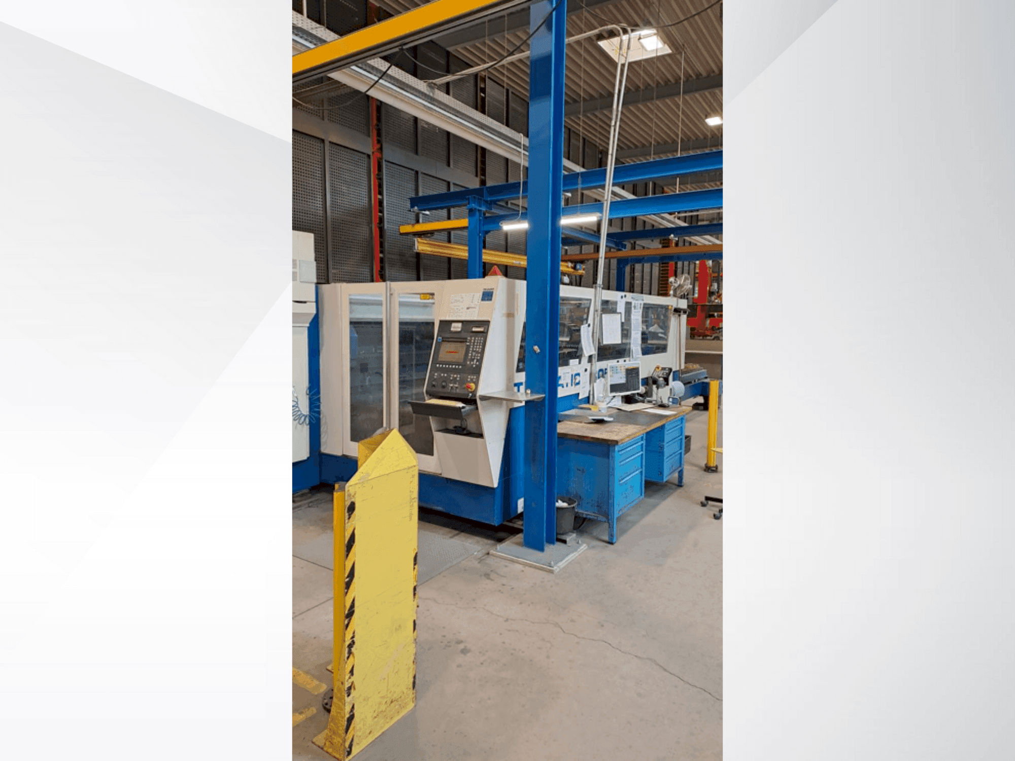 Vista frontale della macchina TRUMPF Trumatic L3050