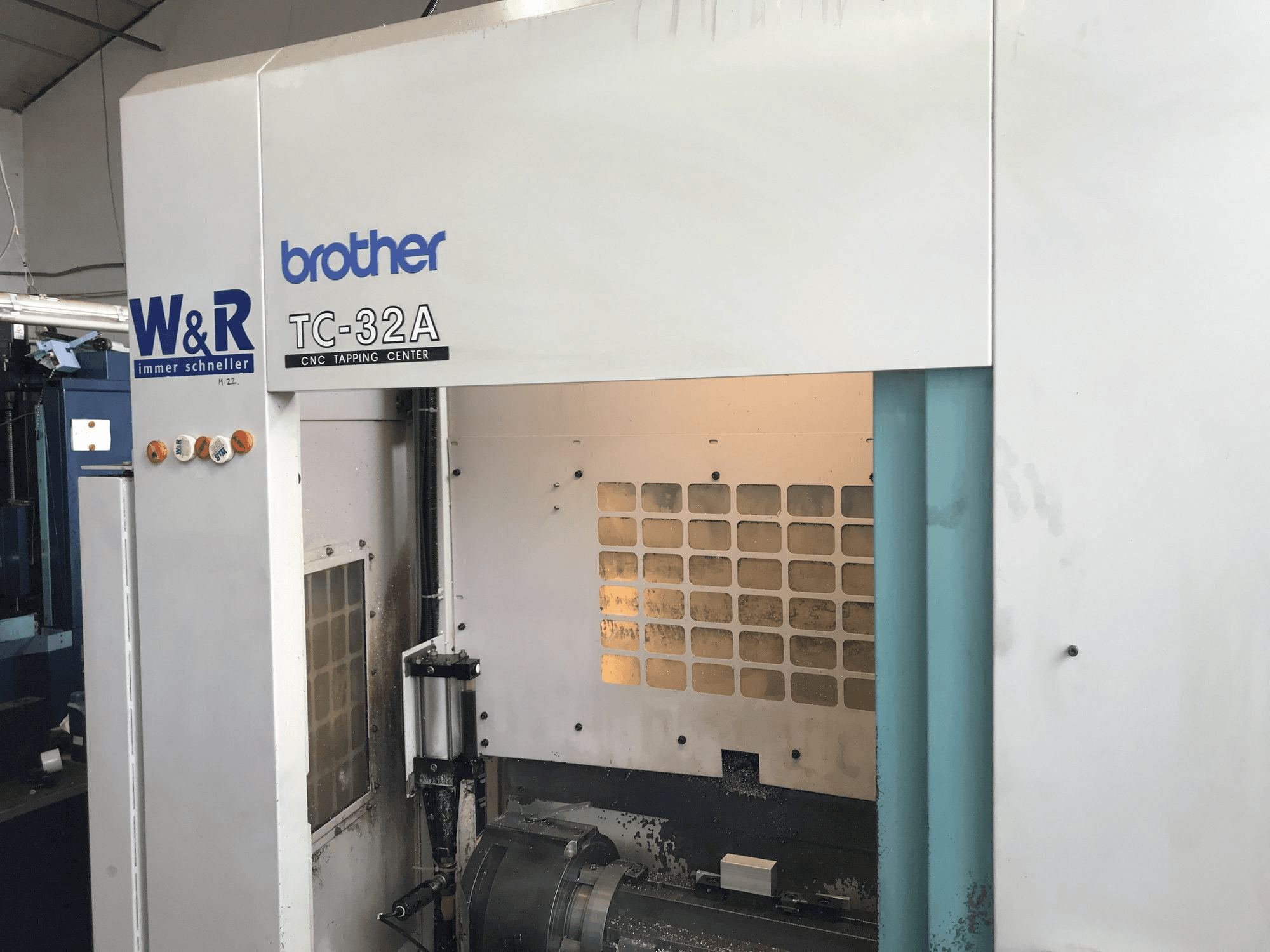 Vista frontale della macchina Brother TC-32A