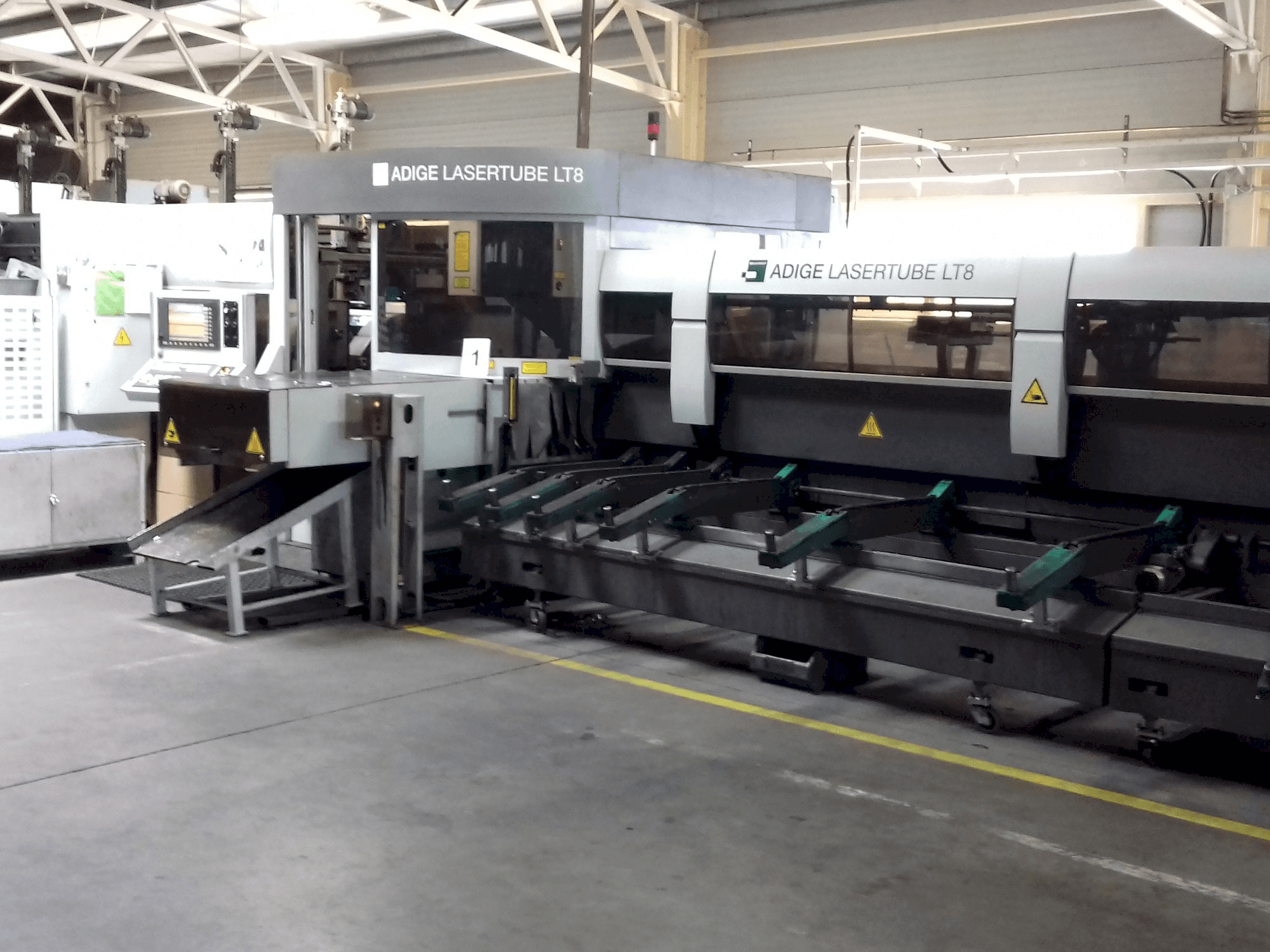 Vista frontale della macchina ADIGE LT 8