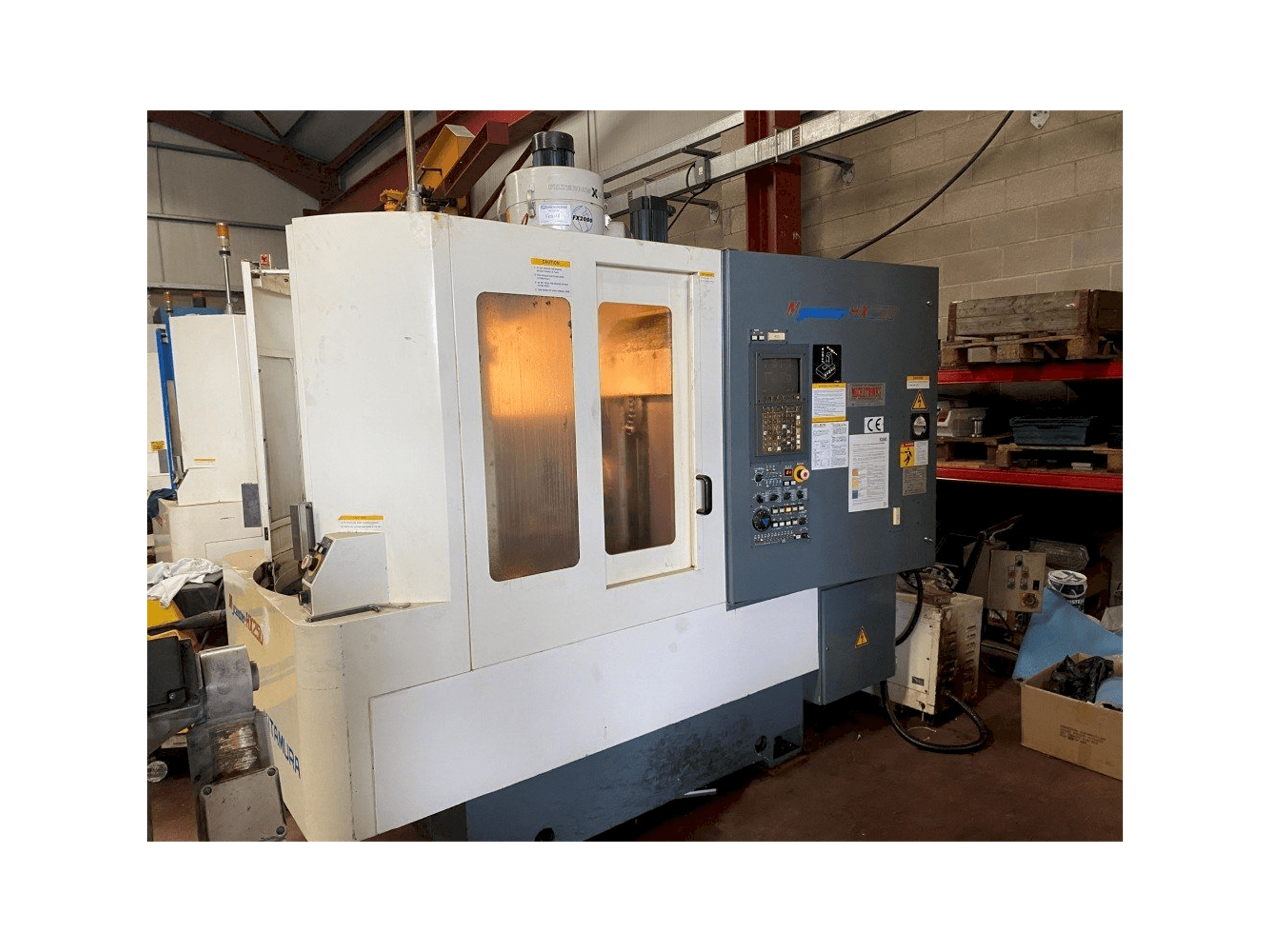 Vista frontale della macchina Kitamura Mycenter HX250