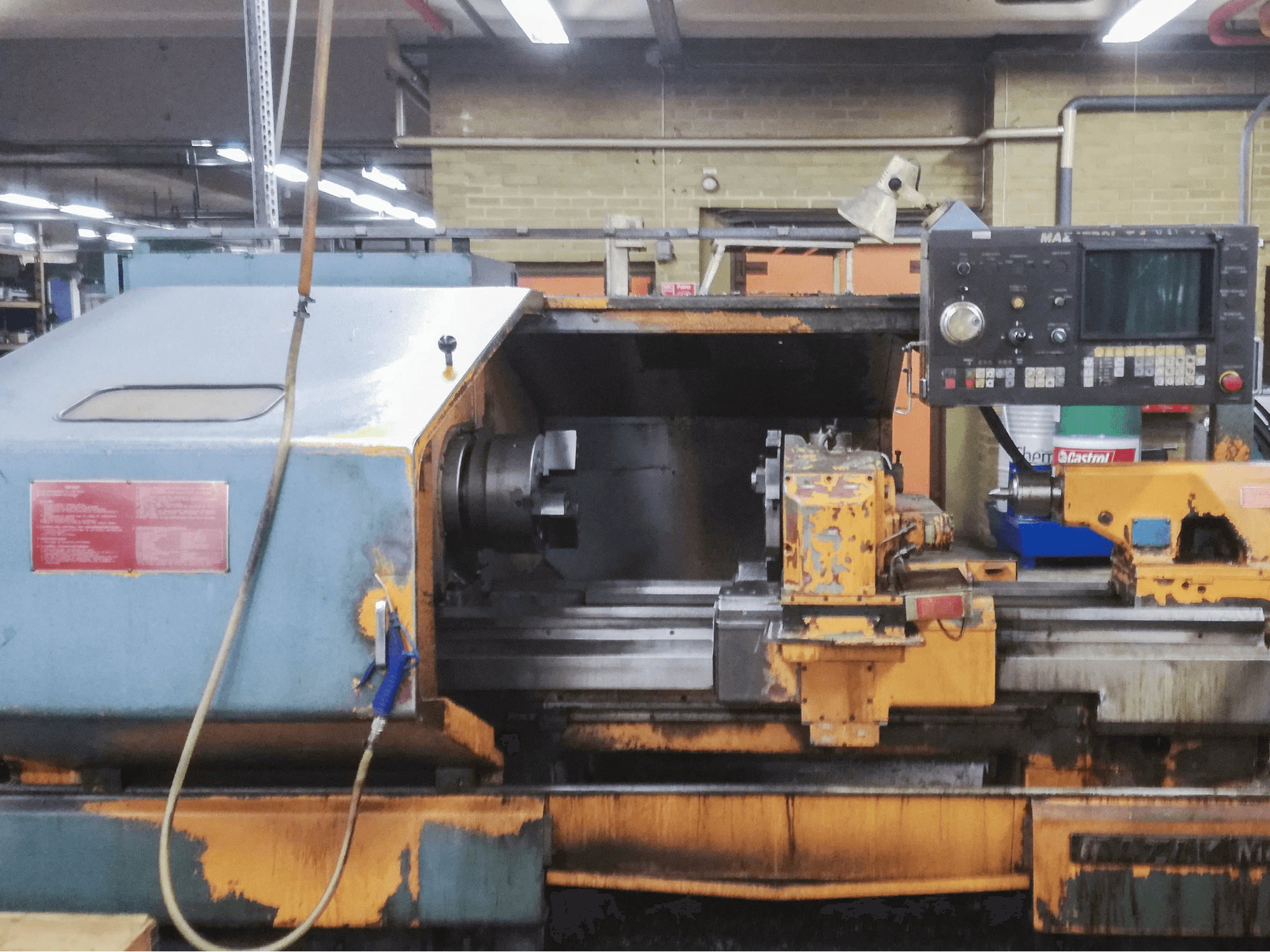 Vista frontale della macchina Mazak M4-1000